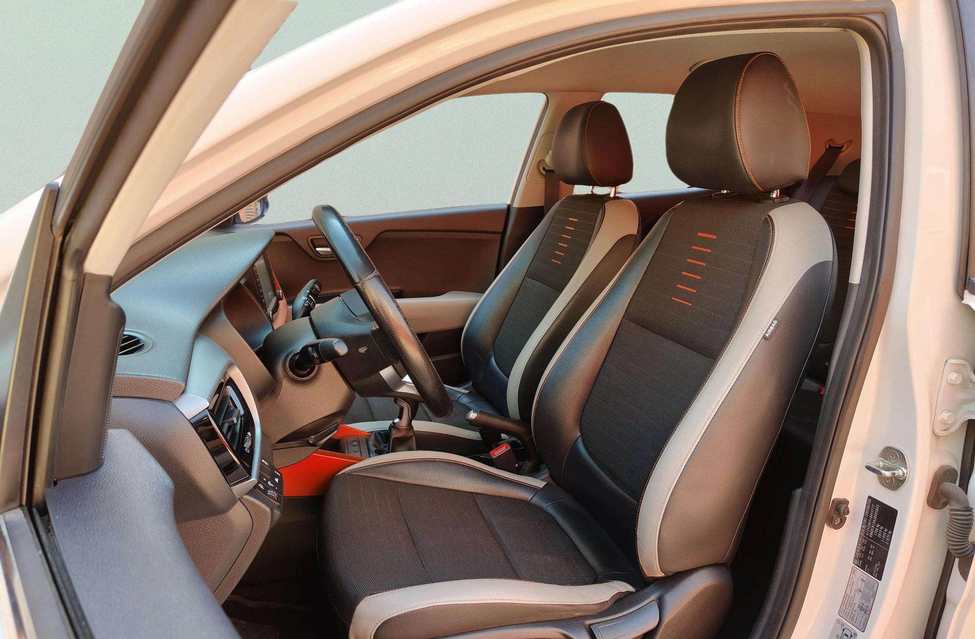 Kia Stonic 1.6 CRDi VGT Eco-Dynamic Tech - foto 12