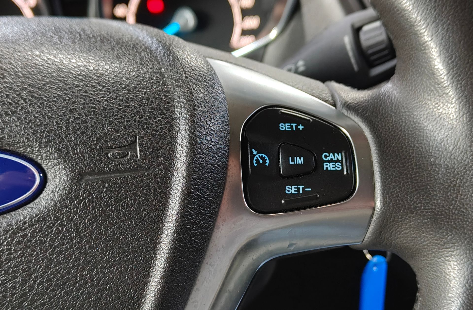 Ford Tourneo Courier 1.0 EcoBoost Titanium - foto 24