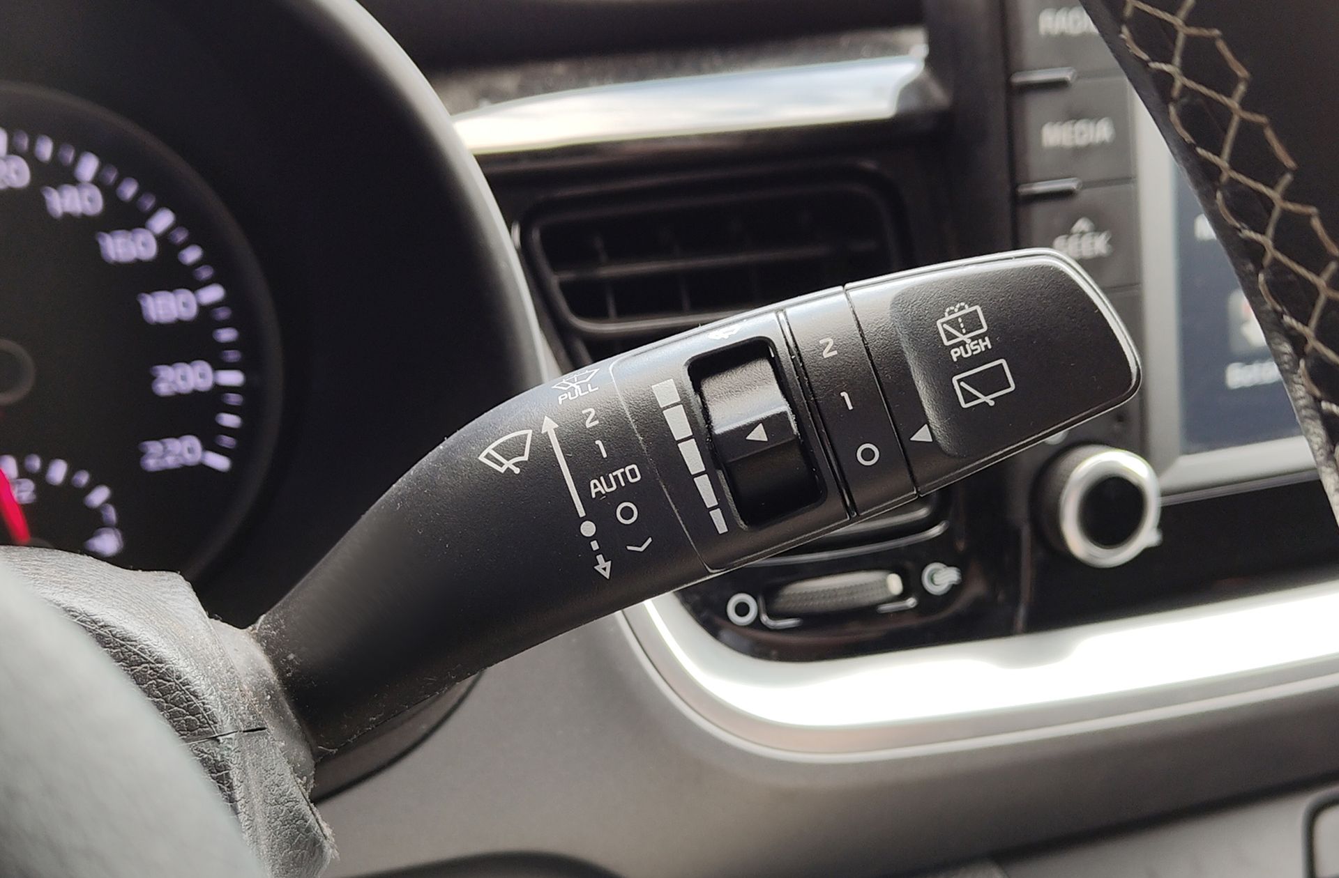 Kia Stonic 1.0 T-GDi Tech DCT - foto 31