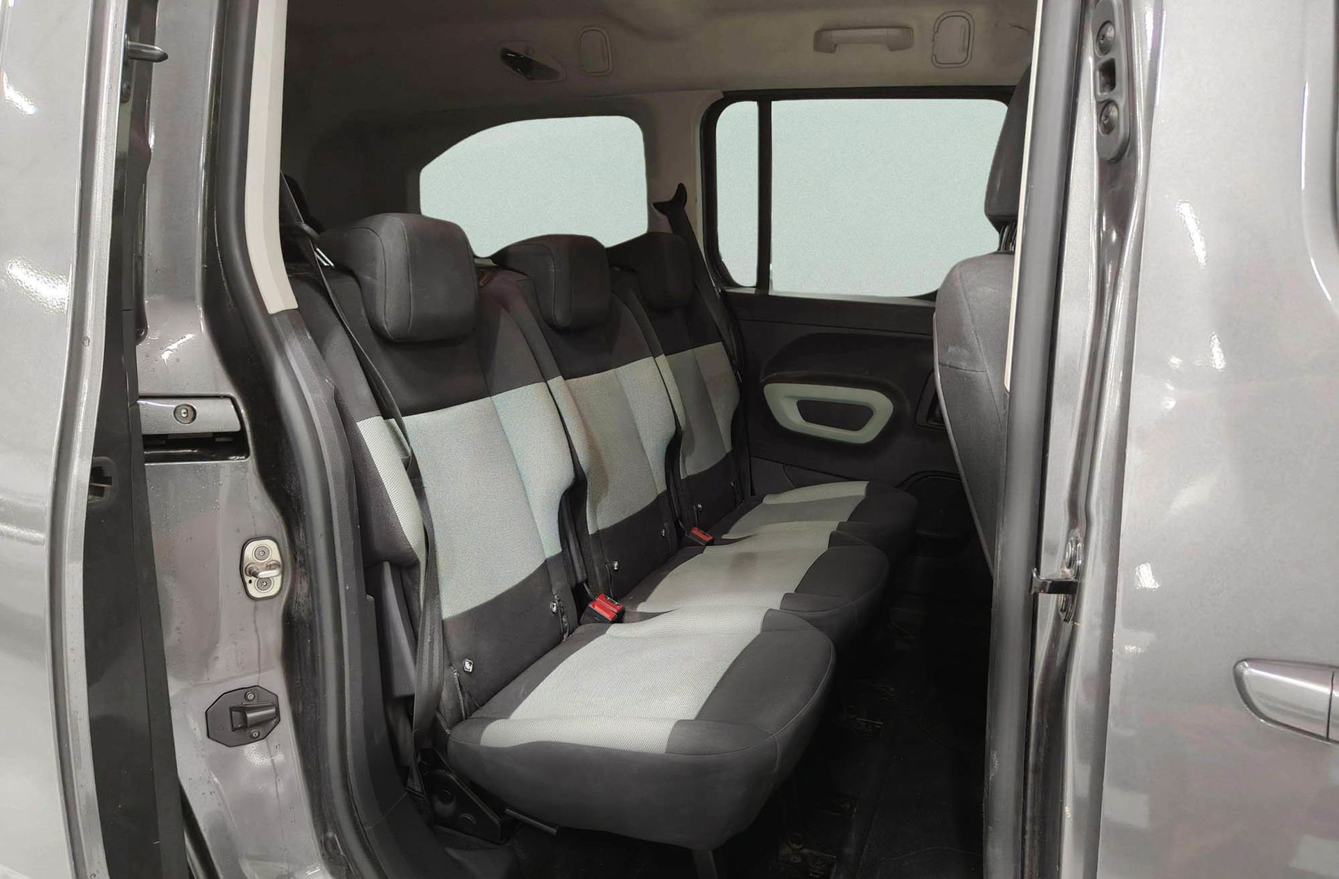 Citroën Berlingo BlueHDi 130 Talla XL Shine EAT8 7 plazas - foto 19