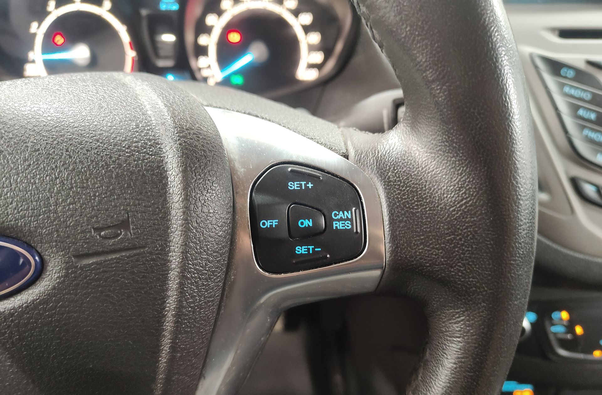 Ford Tourneo Courier 1.0 EcoBoost Trend - foto 23