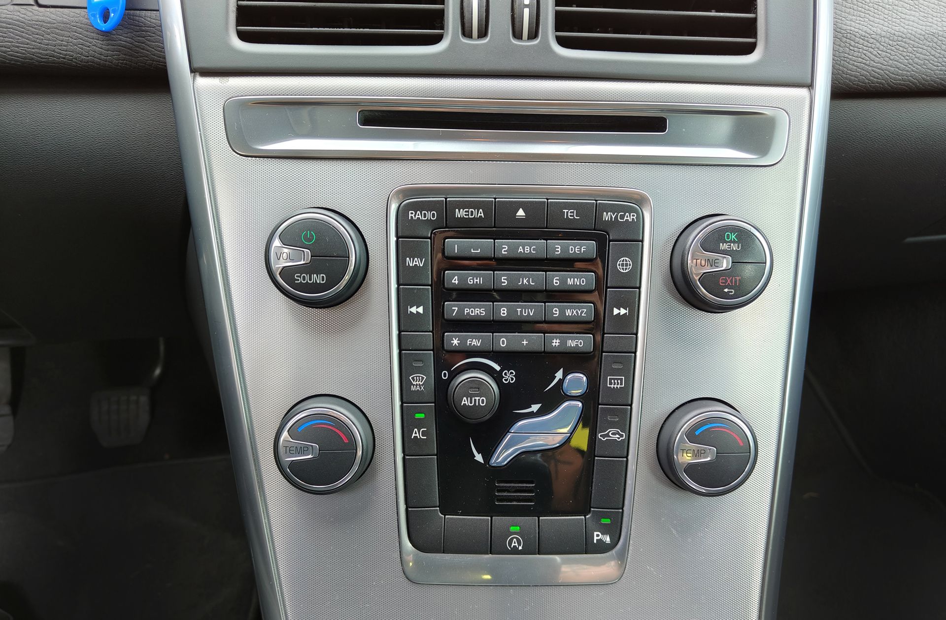 Volvo XC60 D3 Kinetic - foto 25