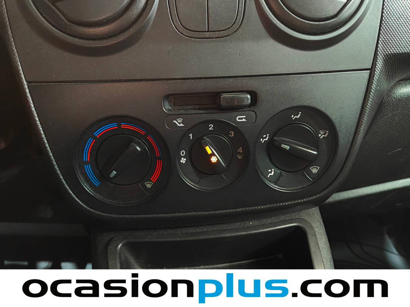 Extras y acabados del Fiat Fiorino Fiat Fiorino Cargo Furgon 1.4 Natural Power Base (70 CV)