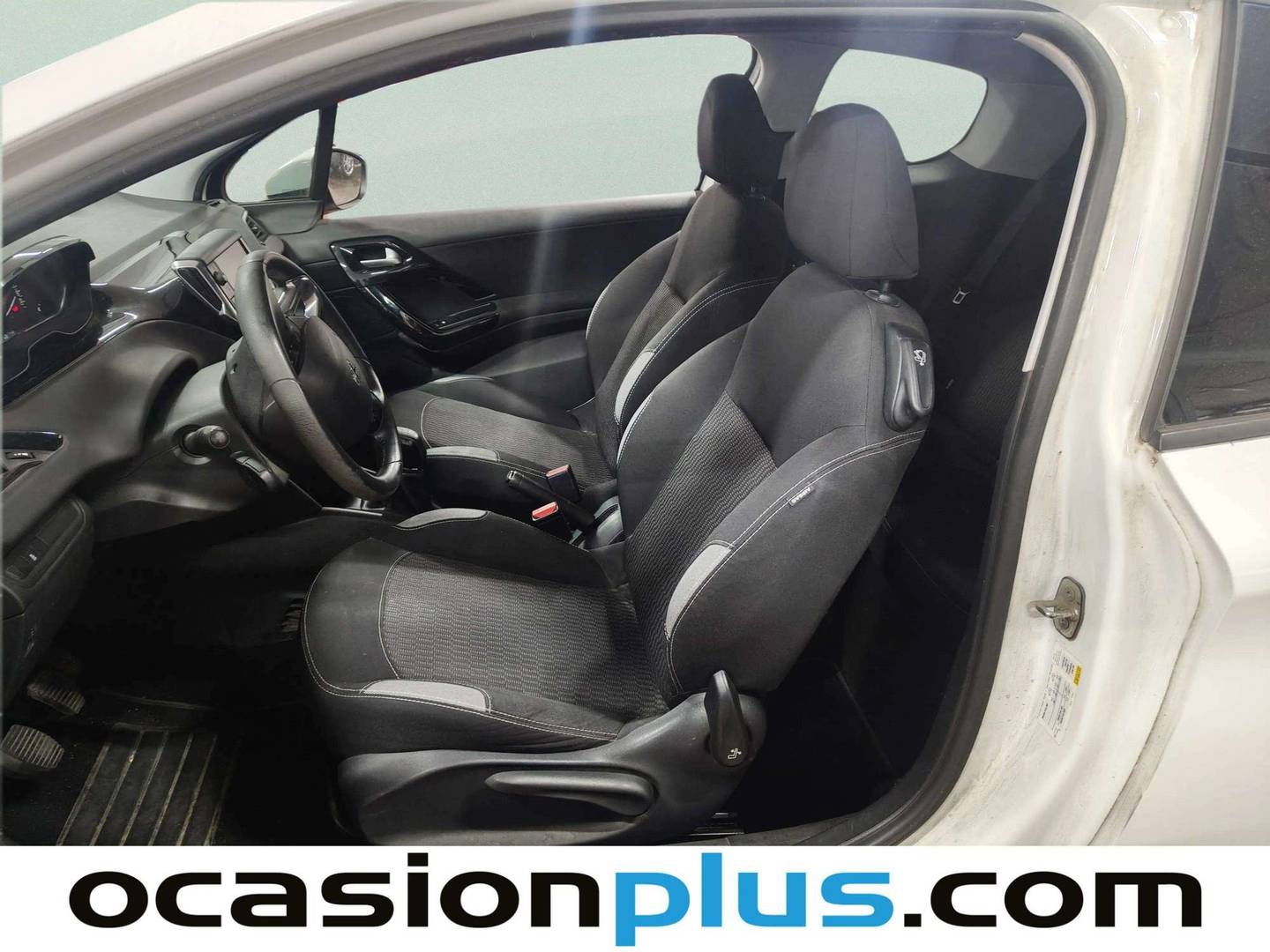 Foto asientos delanteros Peugeot 208 Peugeot 208 1.6 BlueHDi Active (75 CV)
