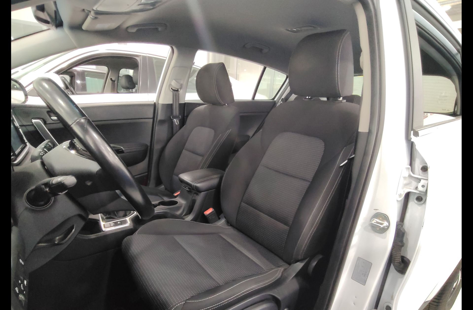 Kia Sportage 1.6 MHEV Drive 4x2 - foto 11