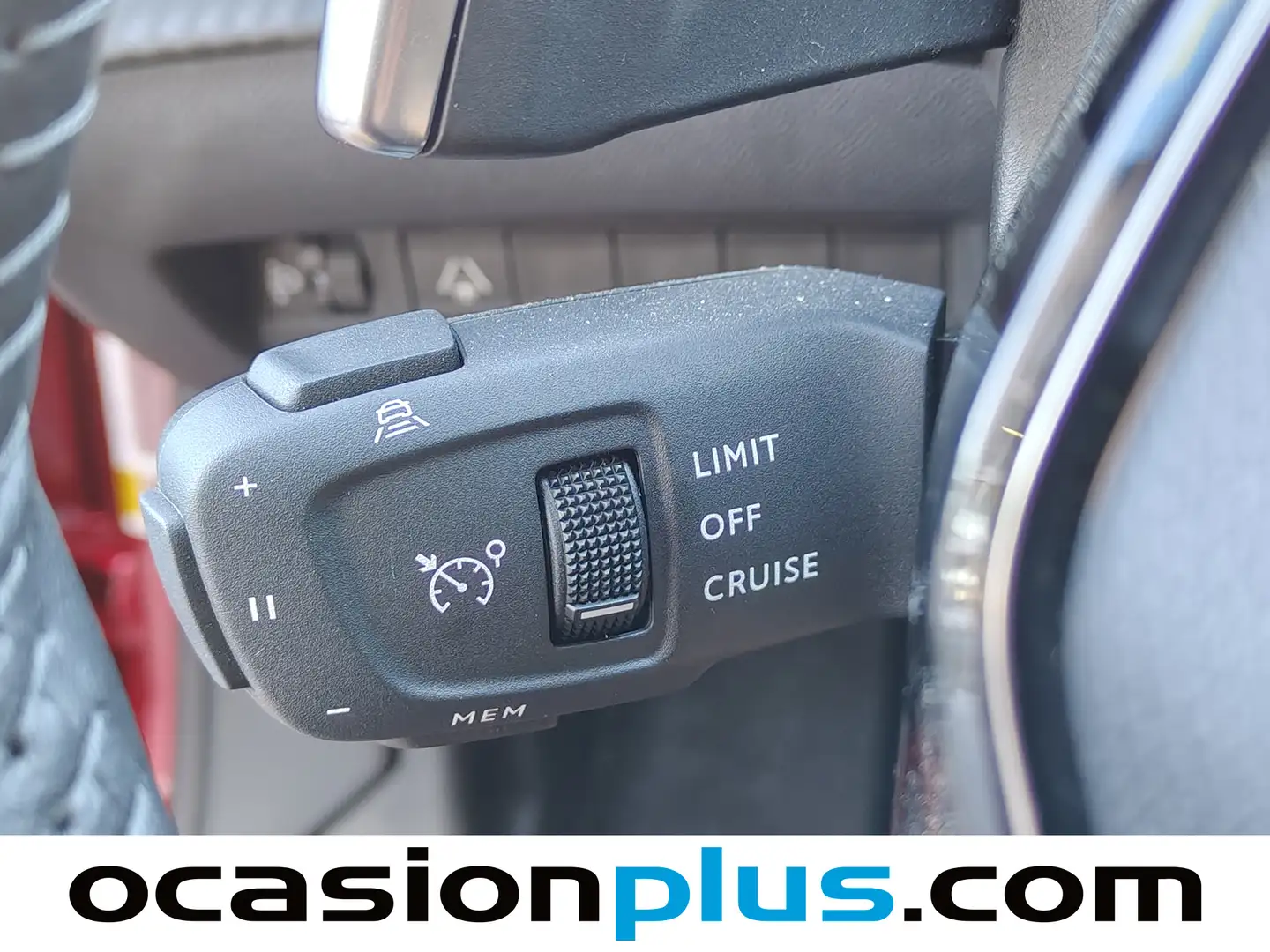 Foto Peugeot 2008 Peugeot 2008 Allure Hybrid eDCS6  (136 CV)