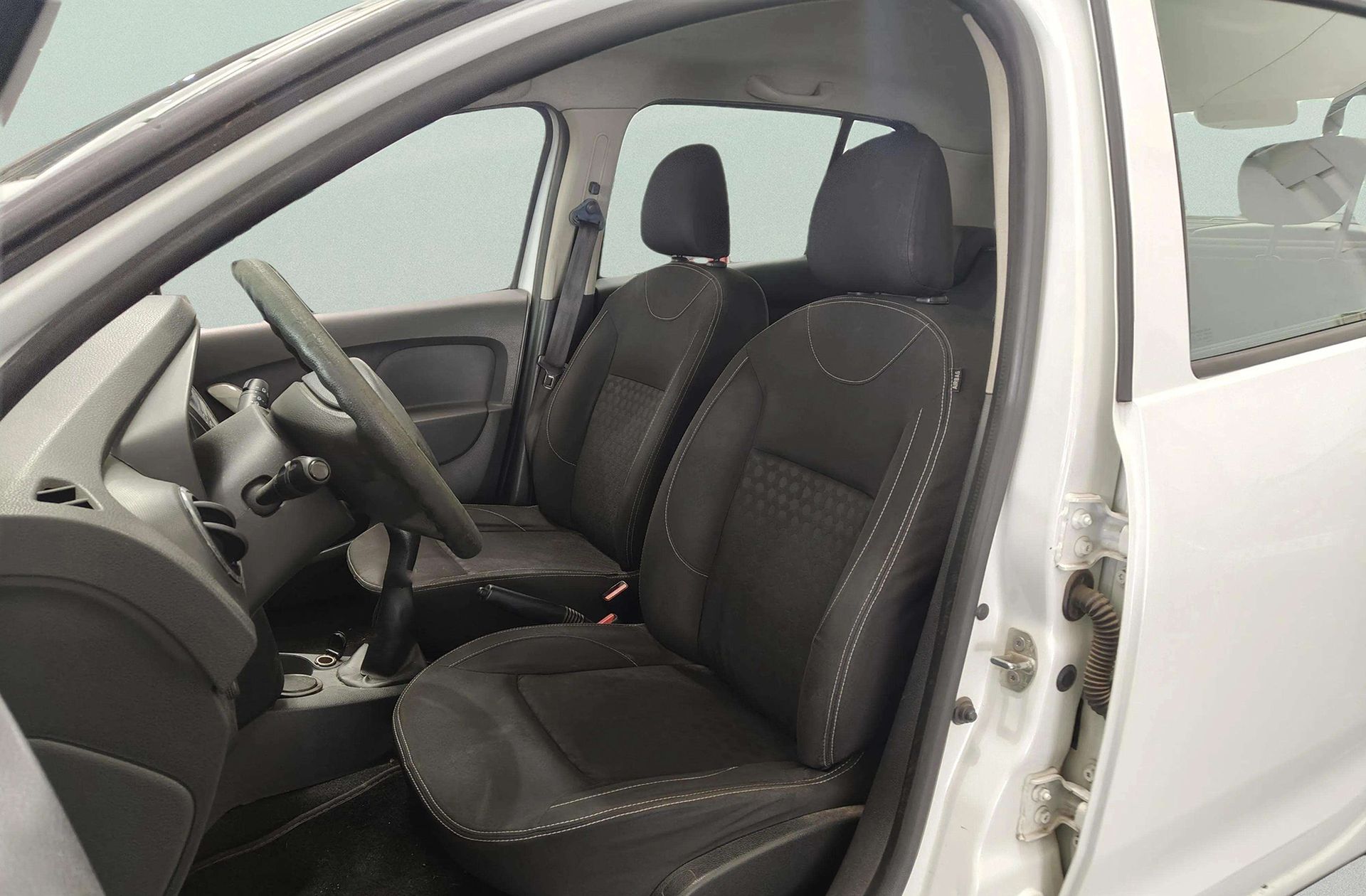 Dacia Sandero Laureate dCi - foto 7