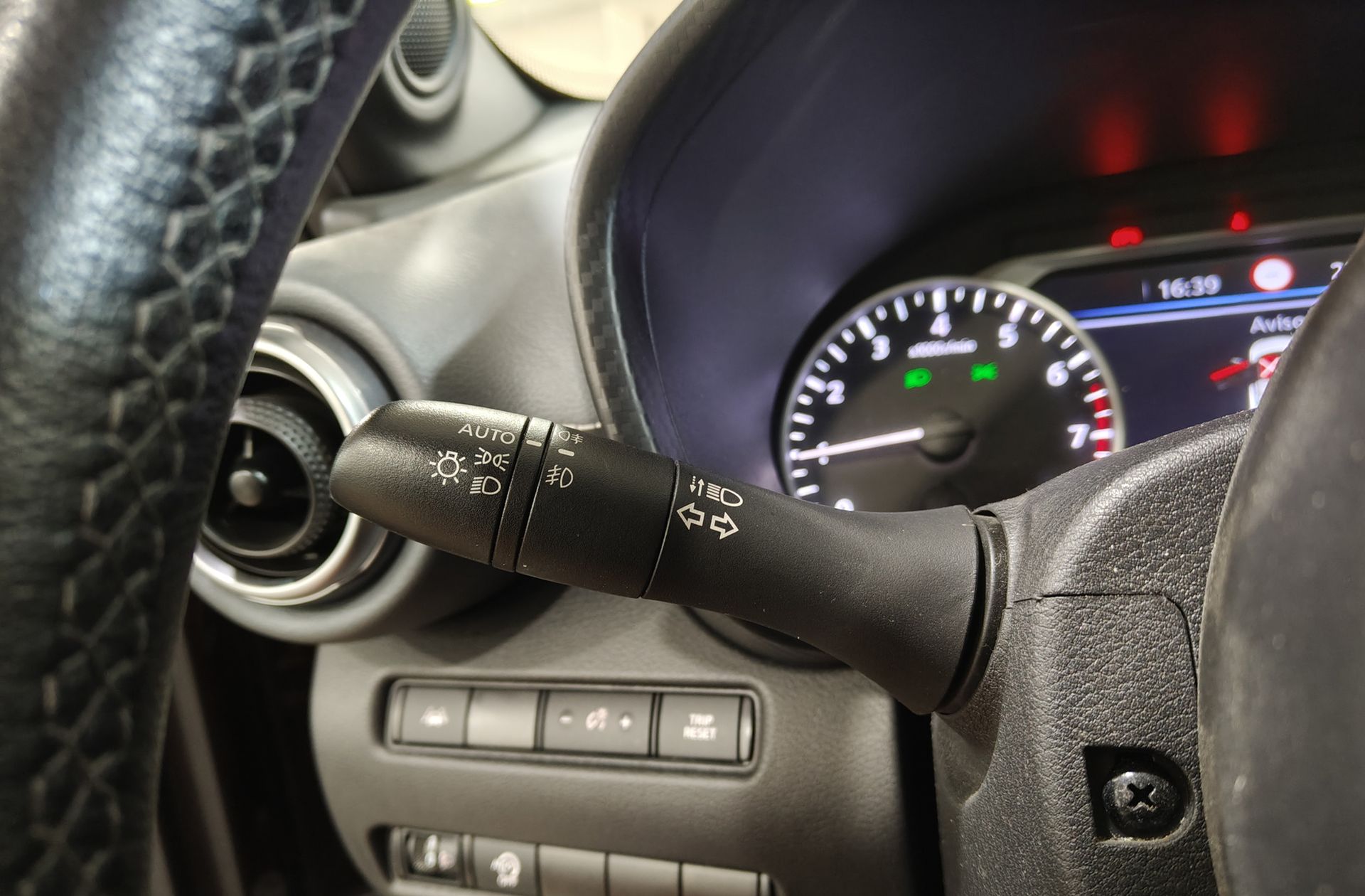 Nissan Juke DIG-T N-Connecta 4x2 DCT - foto 25