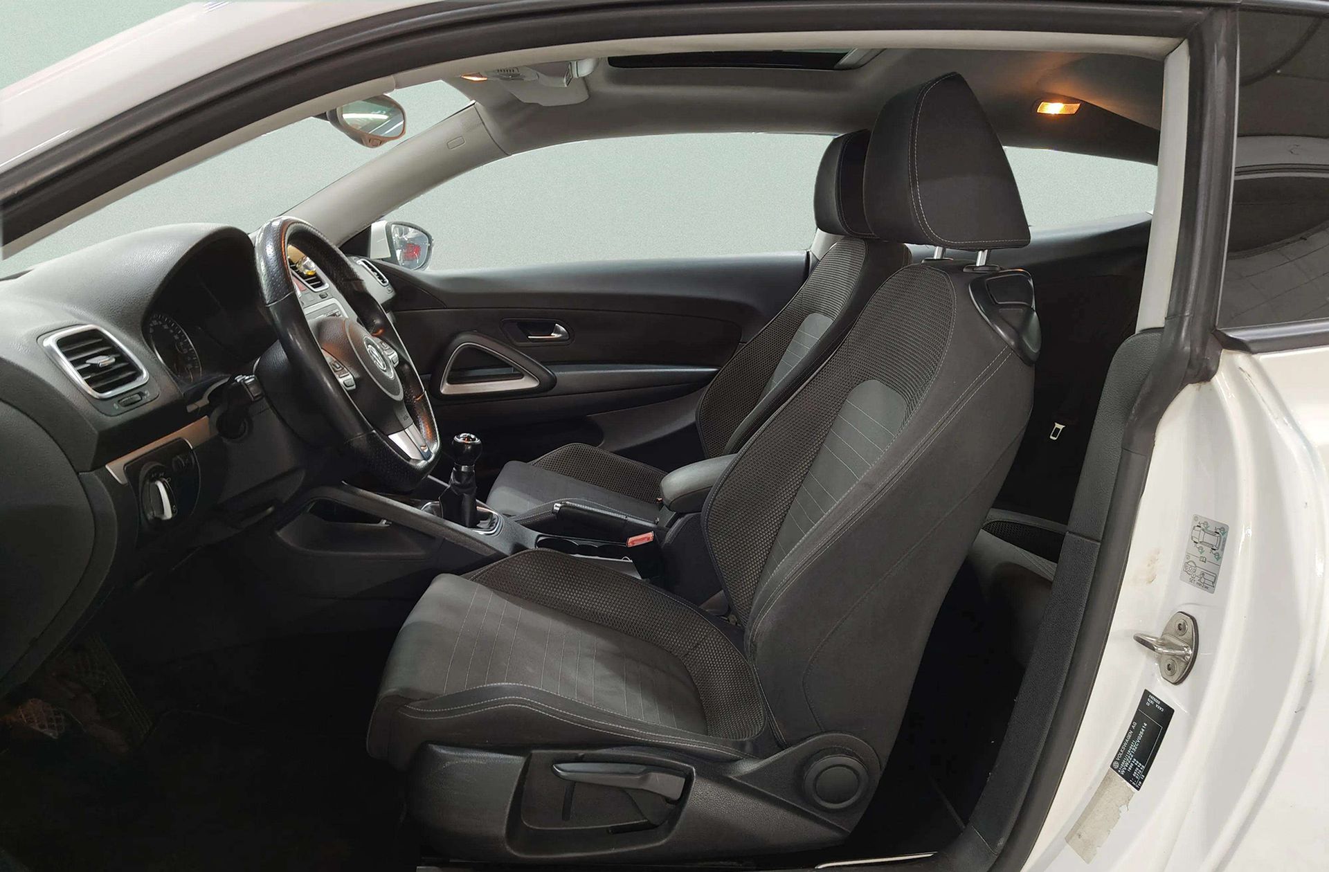 Volkswagen Scirocco 1.4 TSI Limited Edition - foto 9