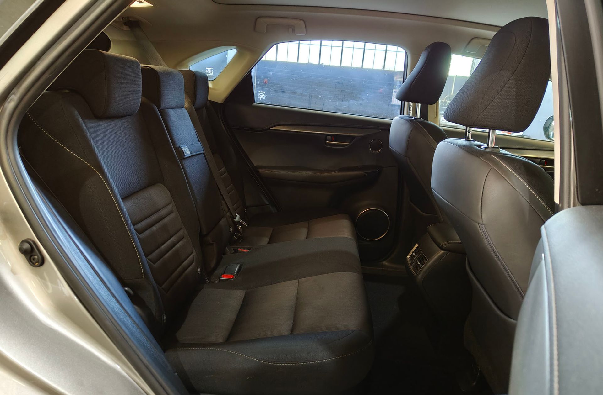 Lexus NX 300h Sport Edition 2WD - foto 19