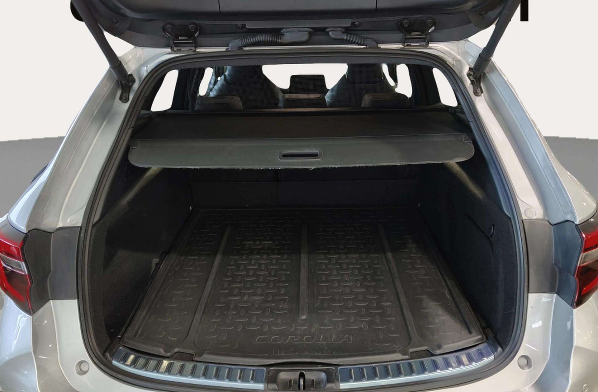 Toyota Corolla 200H Touring Sport Style Edition - foto 25