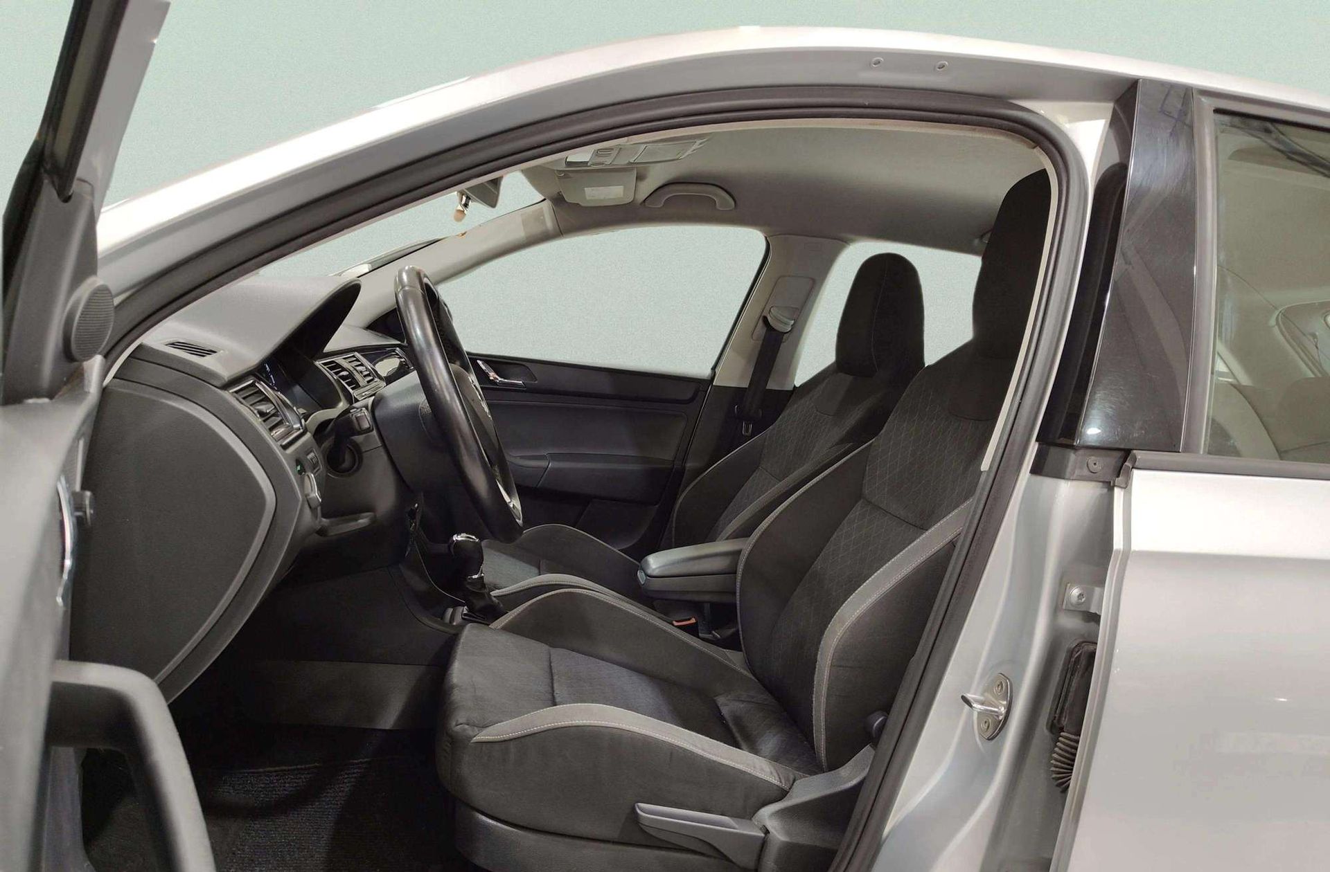 Škoda Spaceback 1.4 TDI Ambition DSG - foto 9
