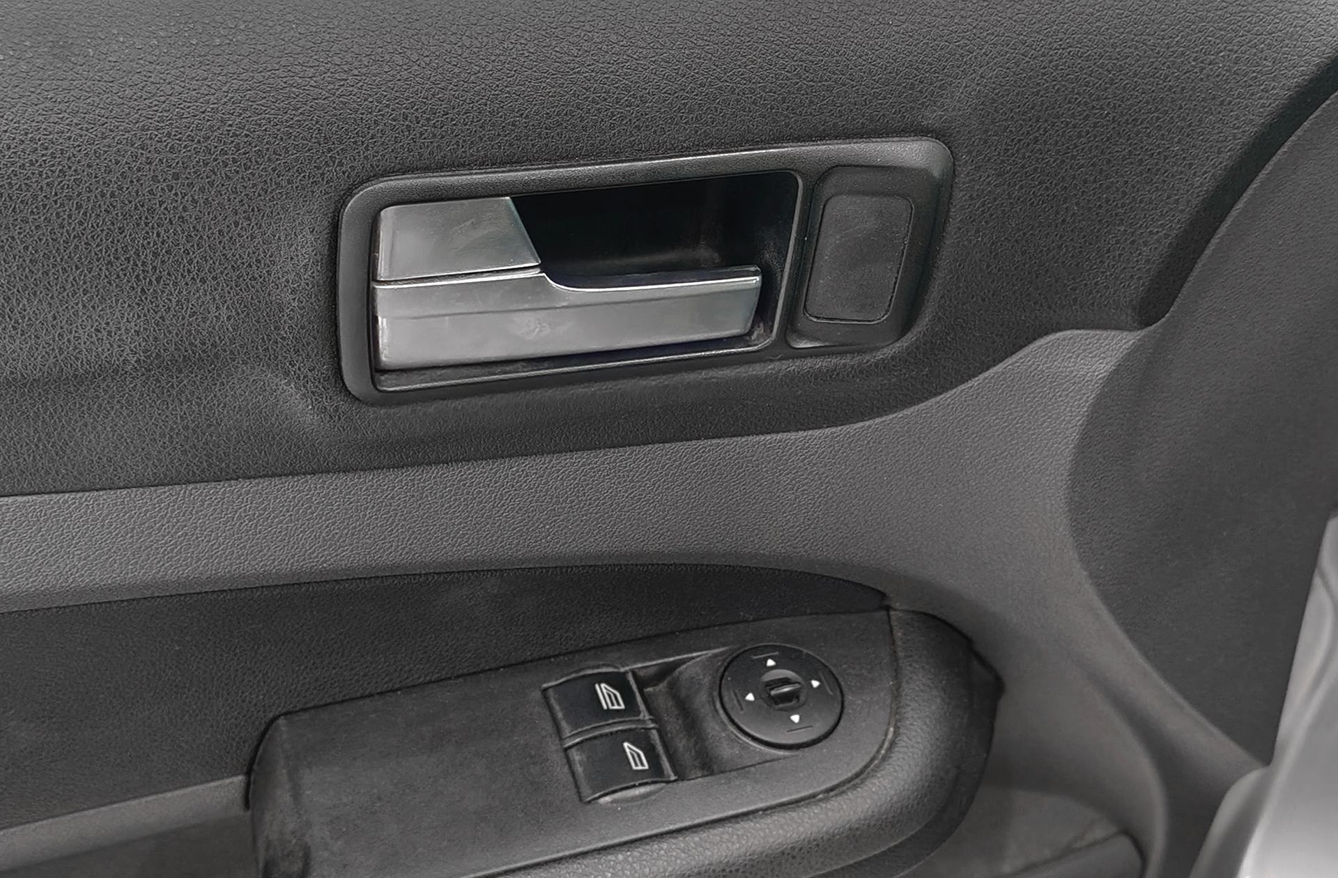 Ford Focus 1.6 Trend - foto 25