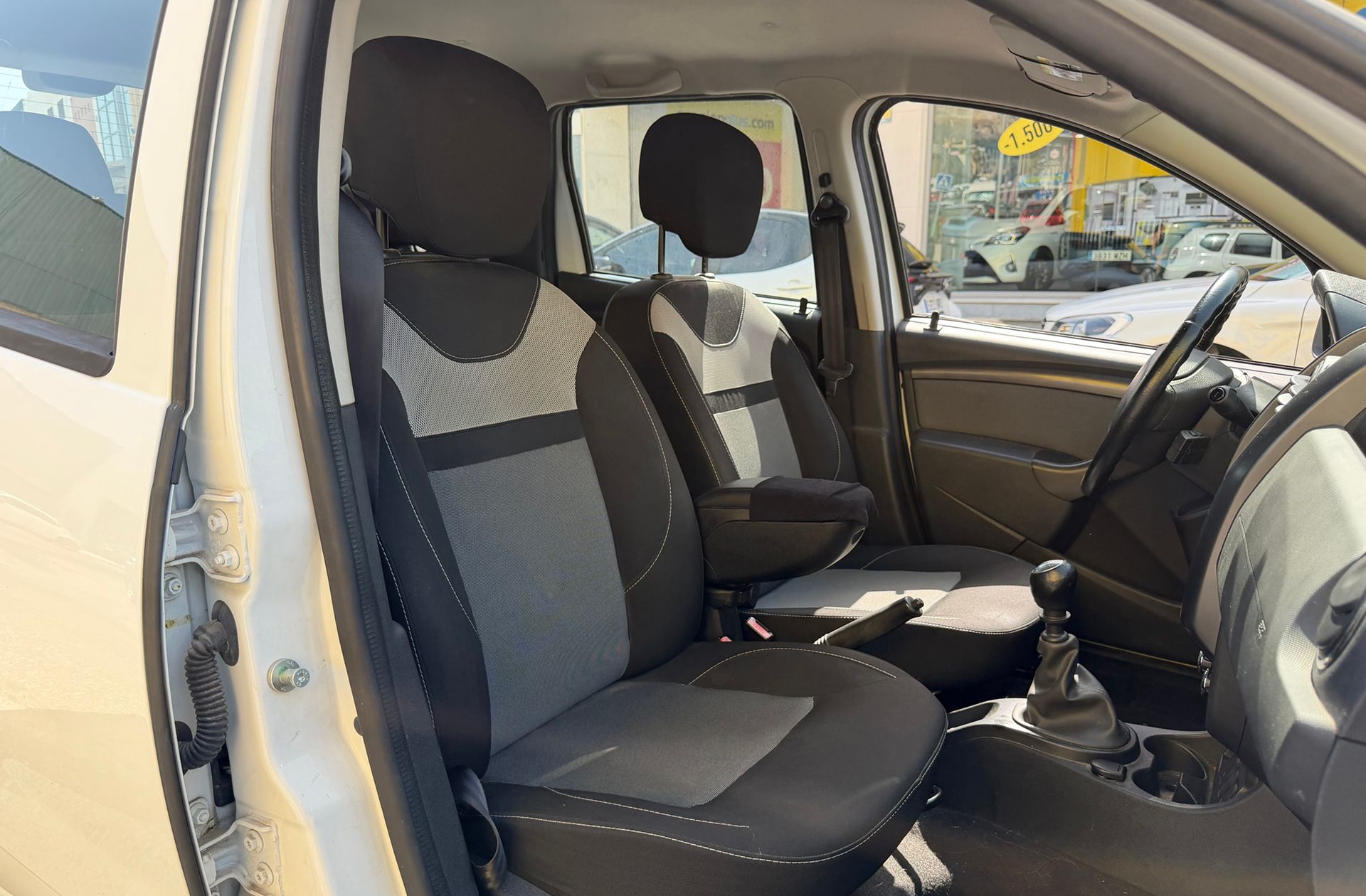 Dacia Duster Laureate dCi - foto 14
