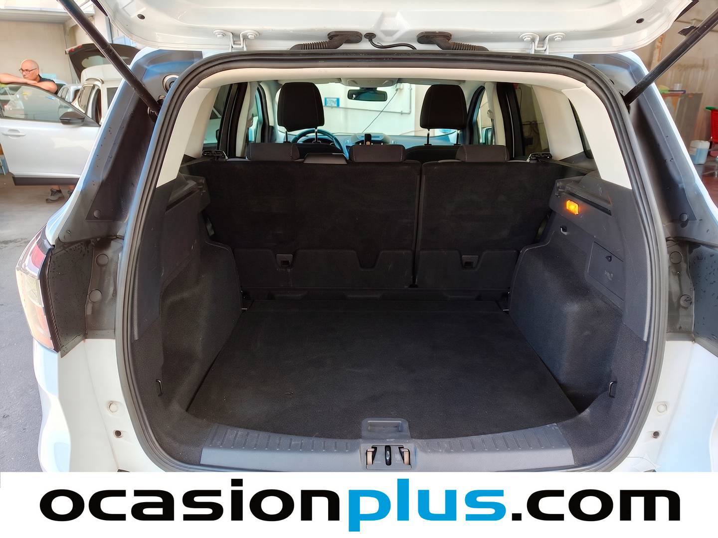 Fotos maletero Ford Kuga Ford Kuga 2.0 TDCI S&S Business 4x4 (150 CV)