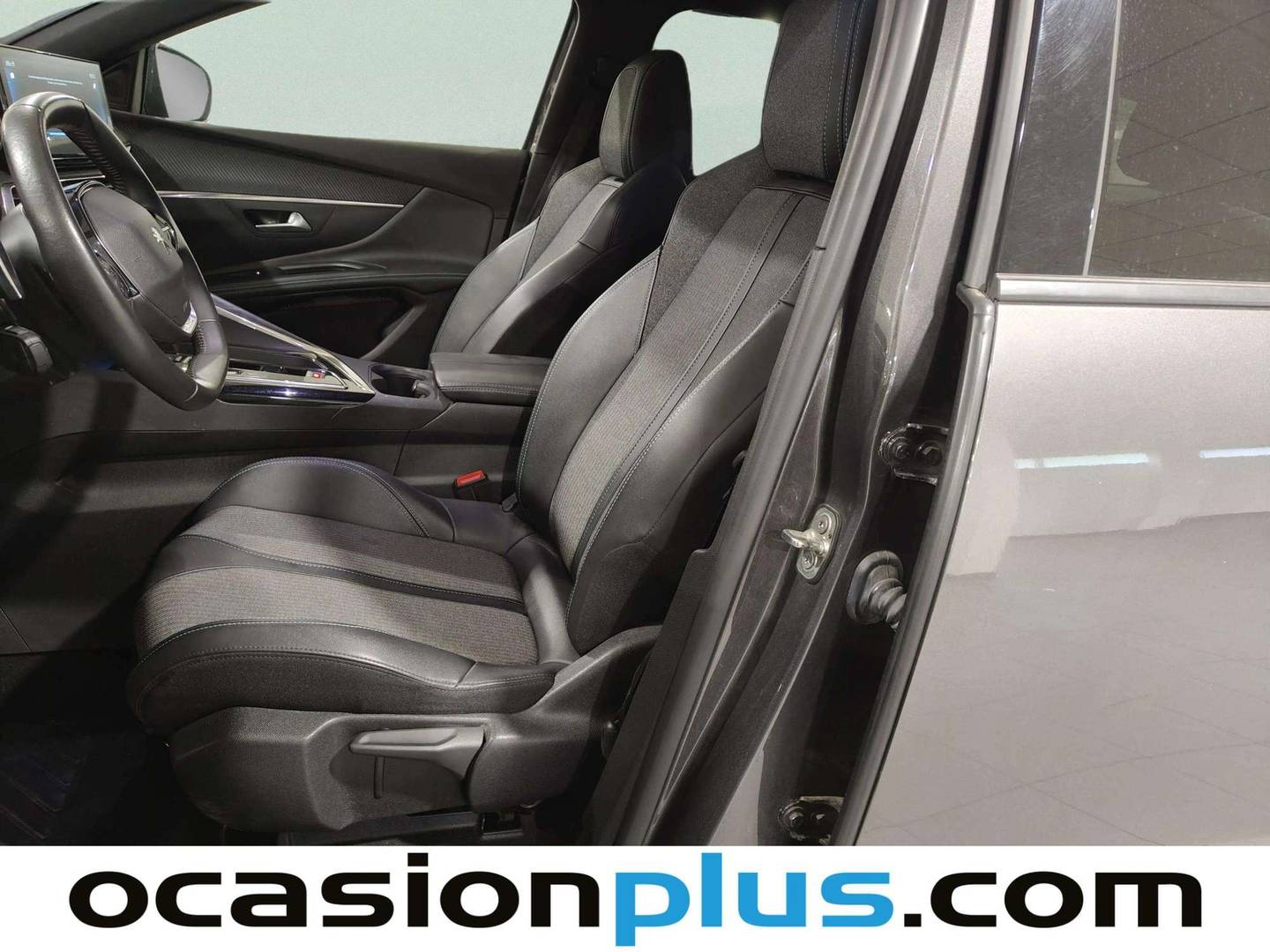 Foto asientos delanteros Peugeot 5008 Hybrid Peugeot 5008 Hybrid 1.2 Allure Pack eDCS6 (136 CV) 7 Plazas