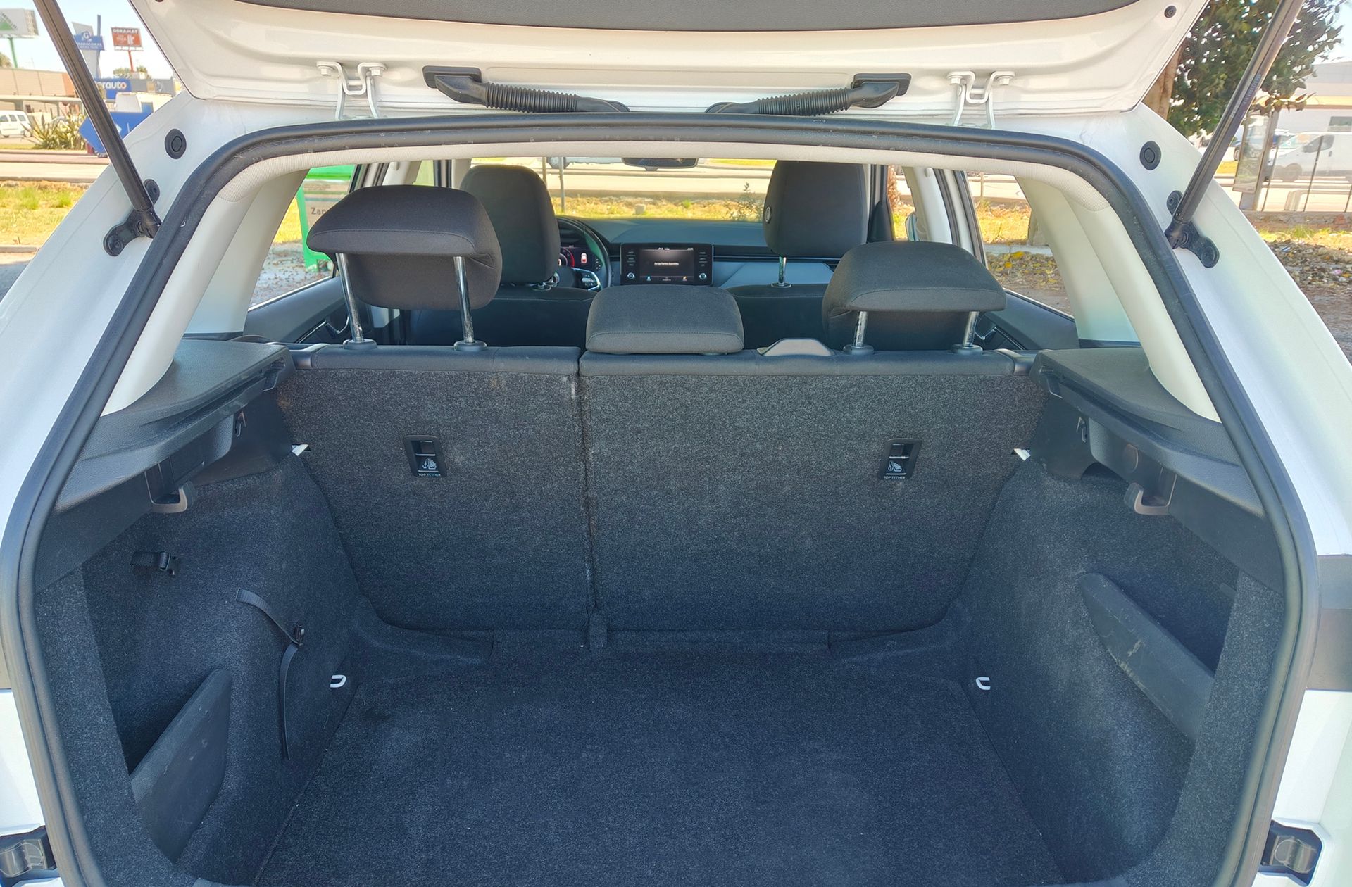 Škoda Kamiq 1.0 TSI Ambition DSG - foto 13