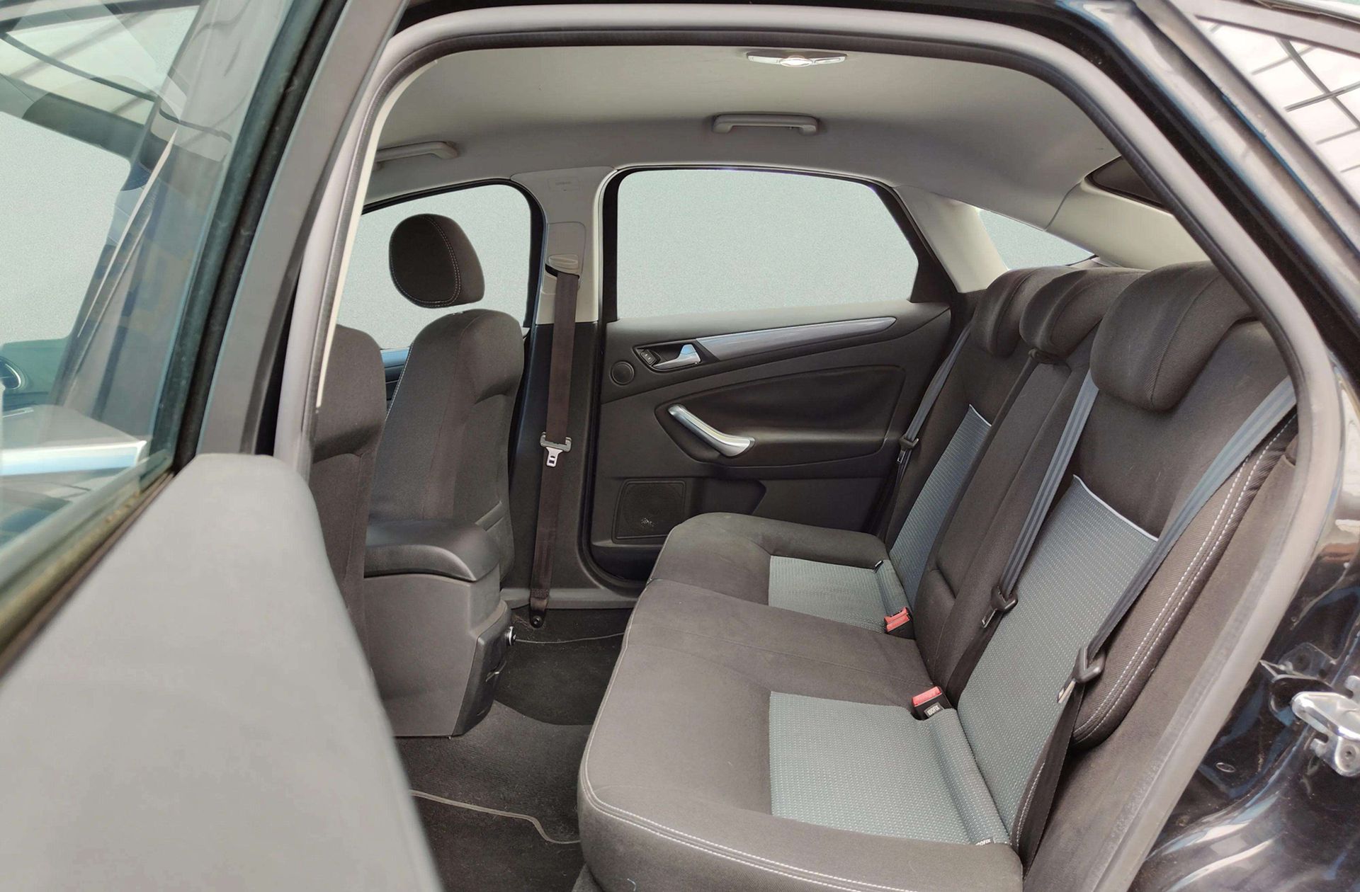 Ford Mondeo 2.0 TDCi Limited Edition - foto 11