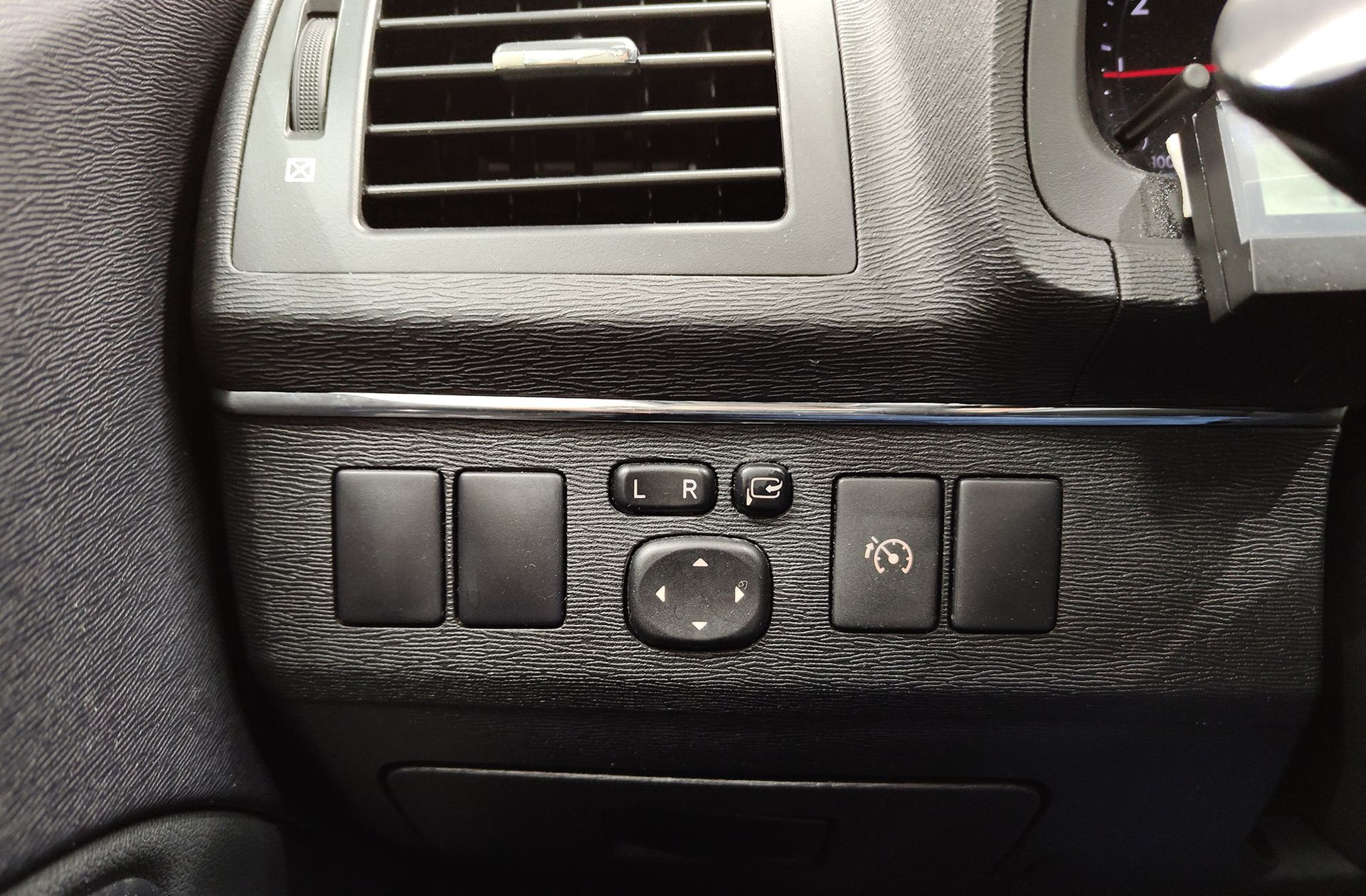 Toyota Avensis 140 Advance - foto 32