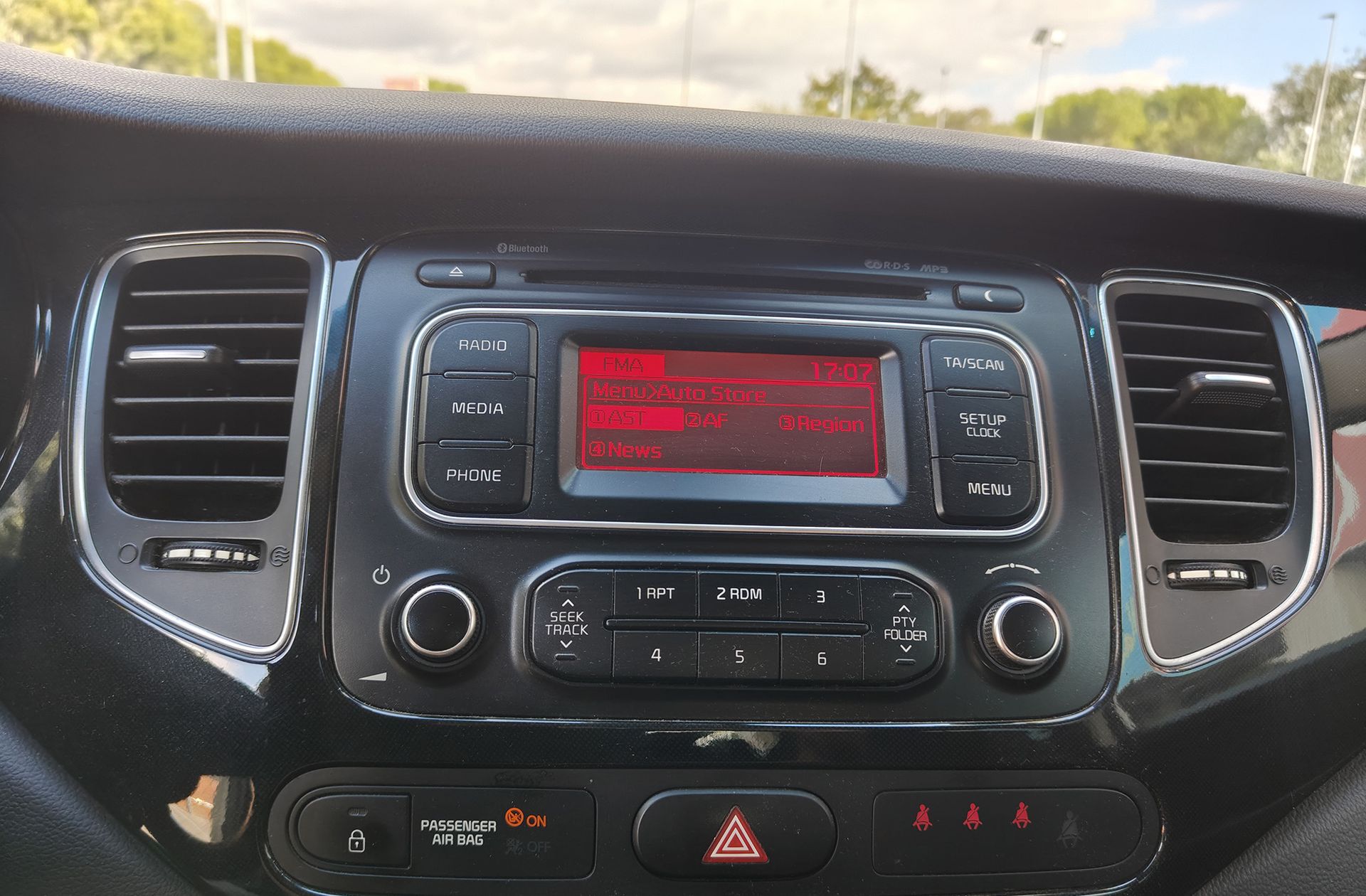 Kia Carens 1.7 CRDi VGT Eco-Dynamic Drive - foto 27