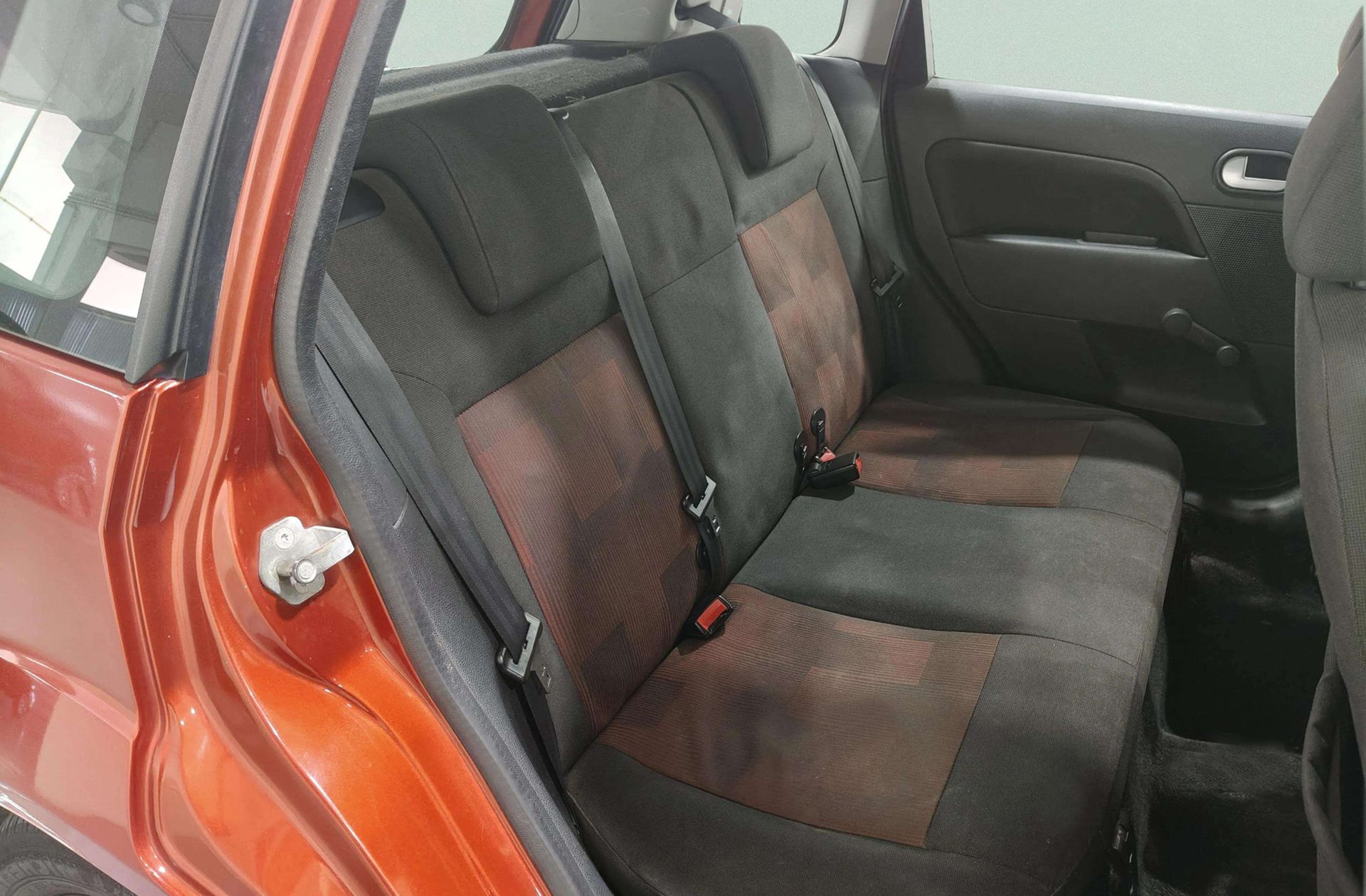 Ford Fiesta 1.4 Futura - foto 13