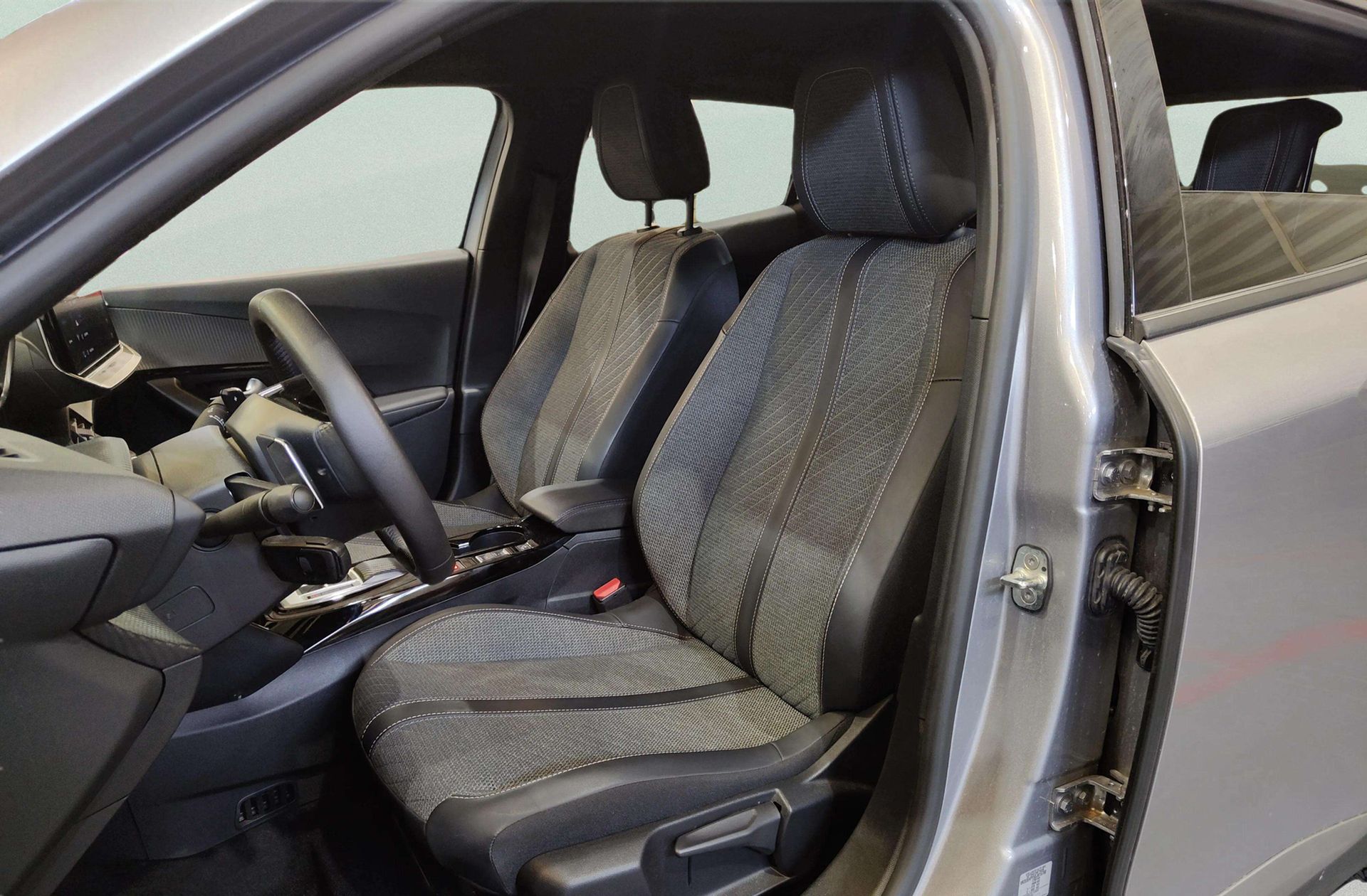 Peugeot 2008 Allure Hybrid eDCS6 - foto 12