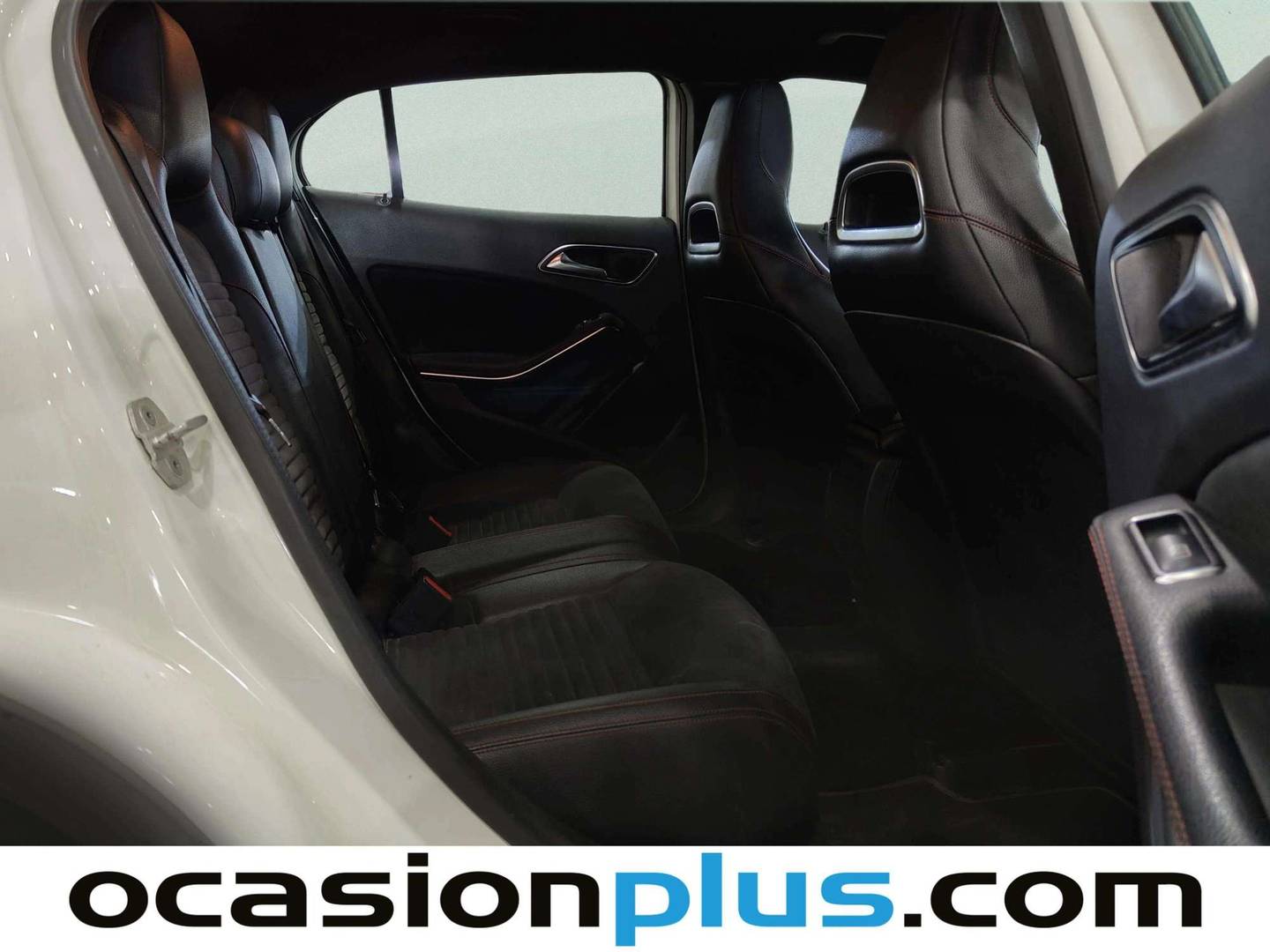 Foto asientos traseros Mercedes GLA Mercedes GLA 200 d AMG Line (136 CV)