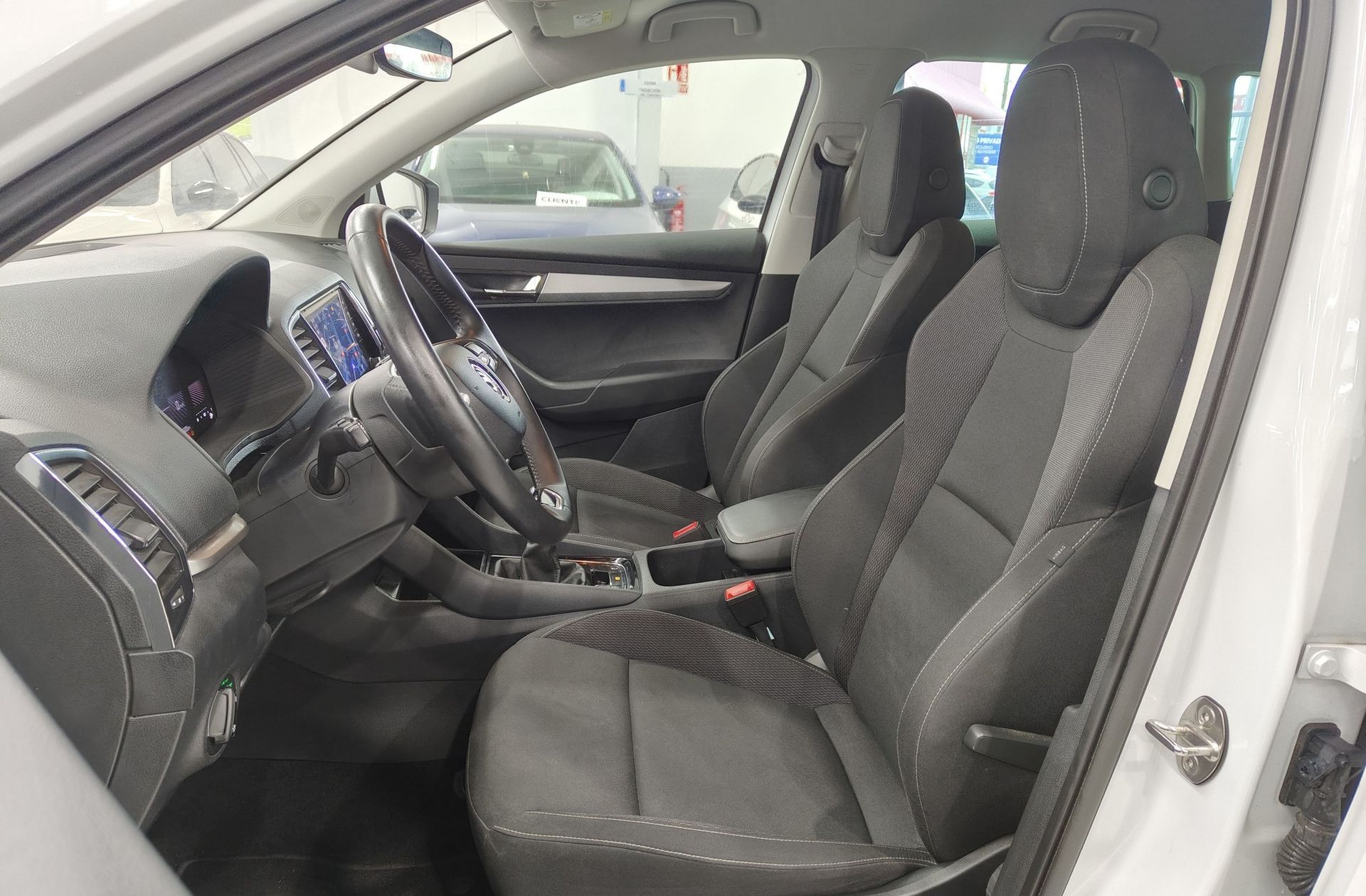 Škoda Karoq 2.0 TDI Selection - foto 14