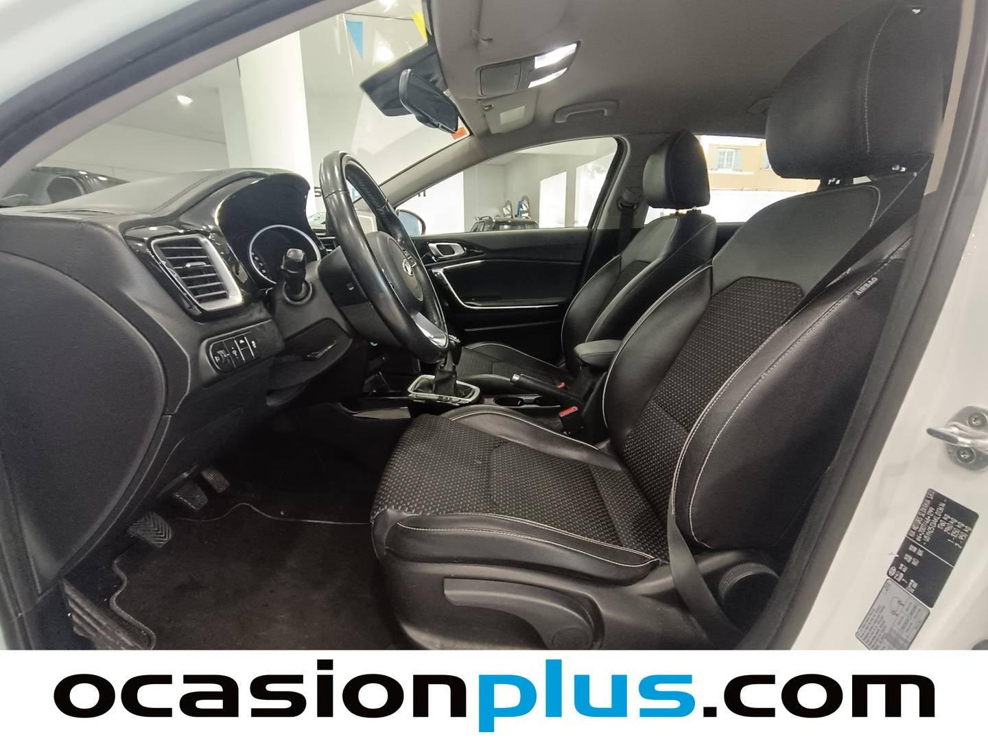 Foto asientos delanteros KIA Ceed Kia Ceed 1.4 CVVT x-Tech17 (100 CV)