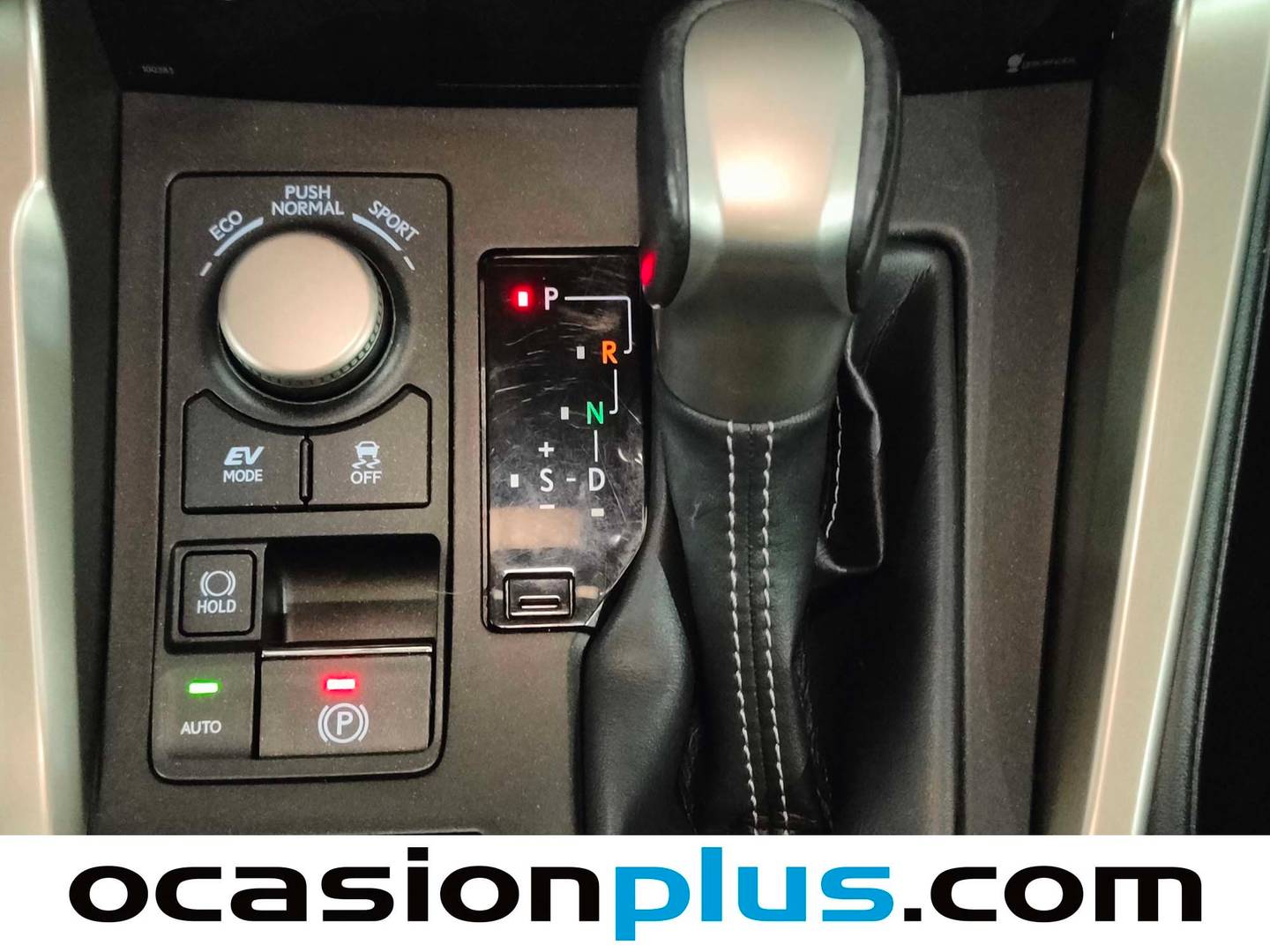 Foto Lexus NX Lexus NX 300h Corporate 2WD (197 CV)