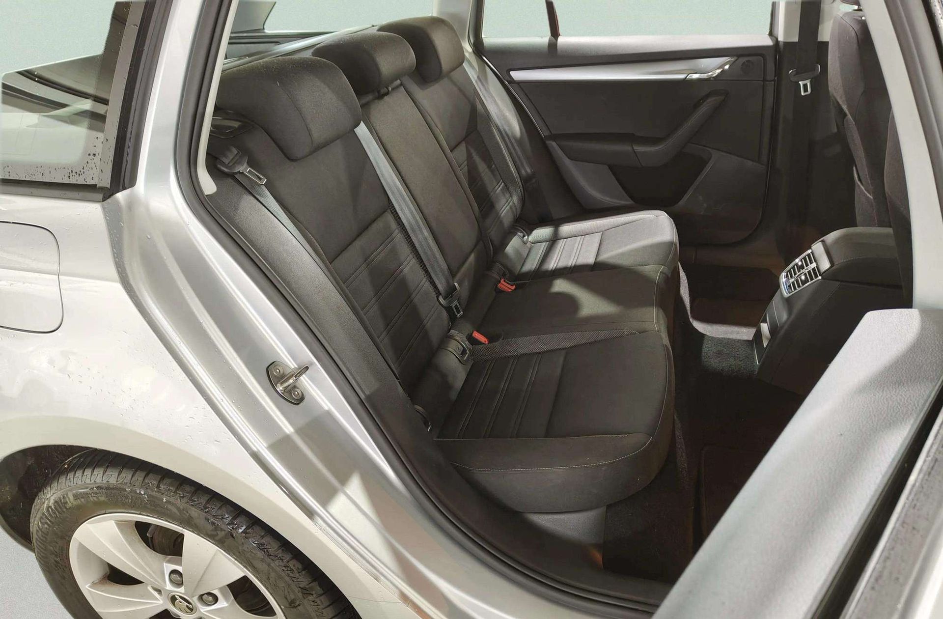 Škoda Octavia Combi 1.6 TDI CR Ambition - foto 18
