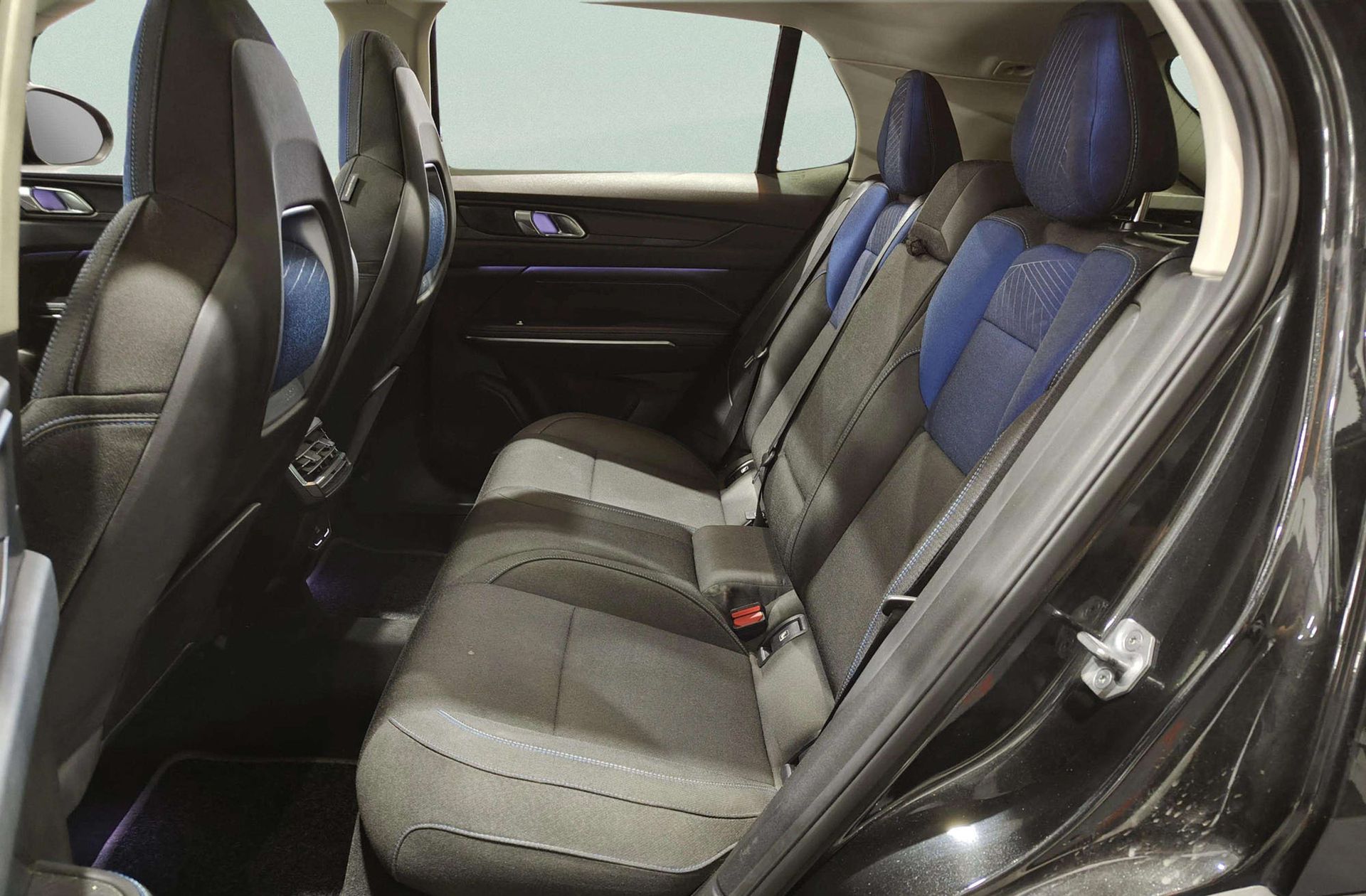 Lynk & Co 01 1.5 PHEV - foto 14