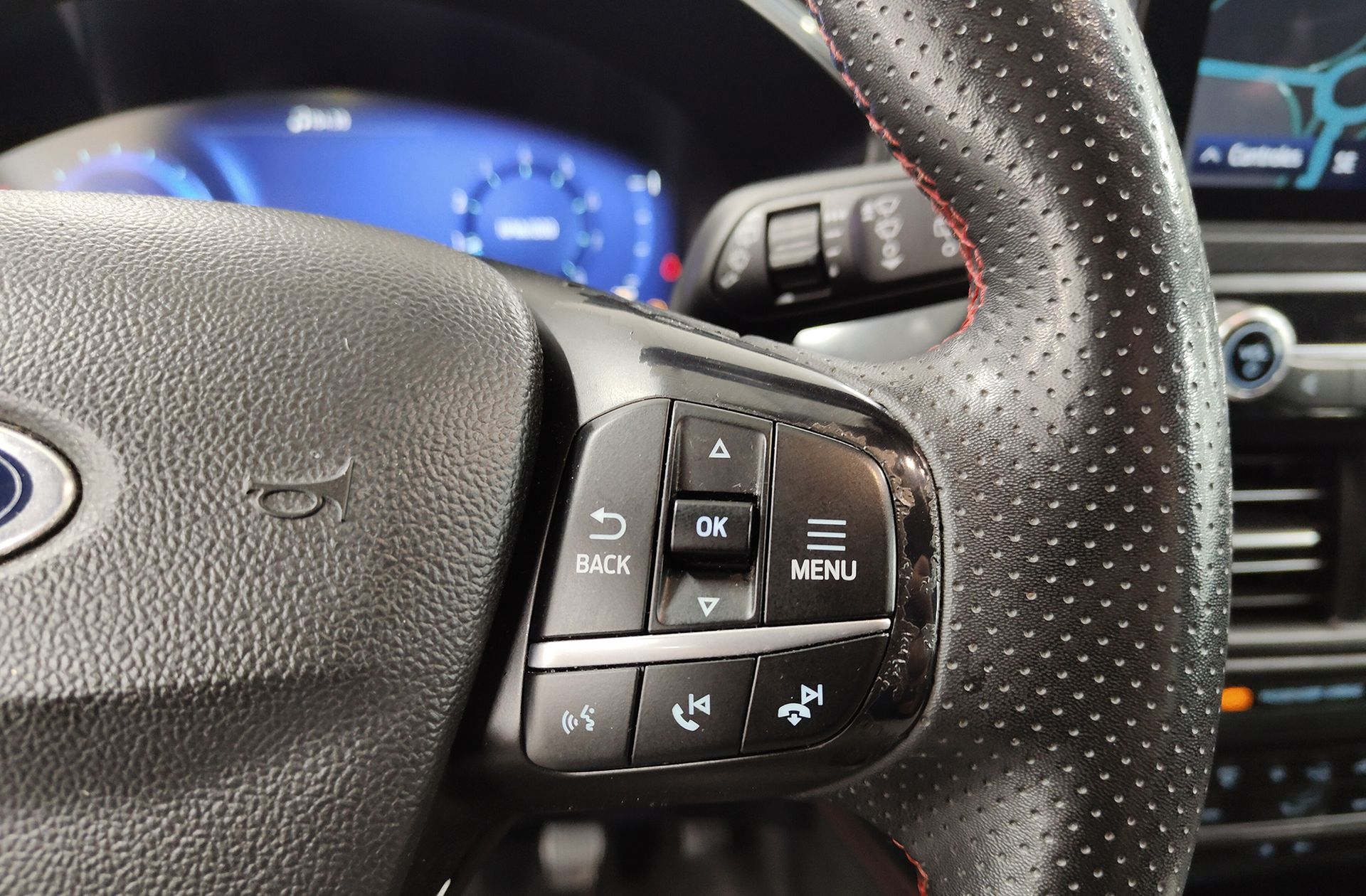 Ford Kuga 1.5 EcoBoost ST-Line 4x2 - foto 30