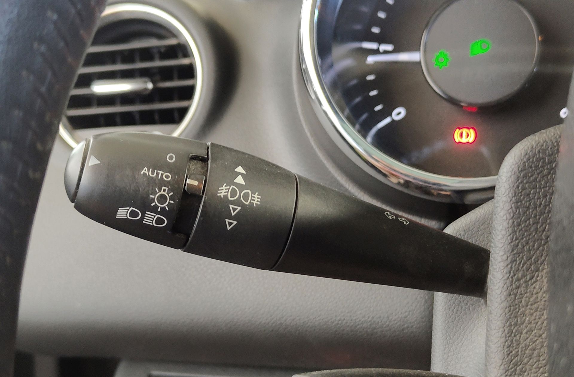 Peugeot 5008 2.0 BlueHDi Allure FAP 7 plazas - foto 25