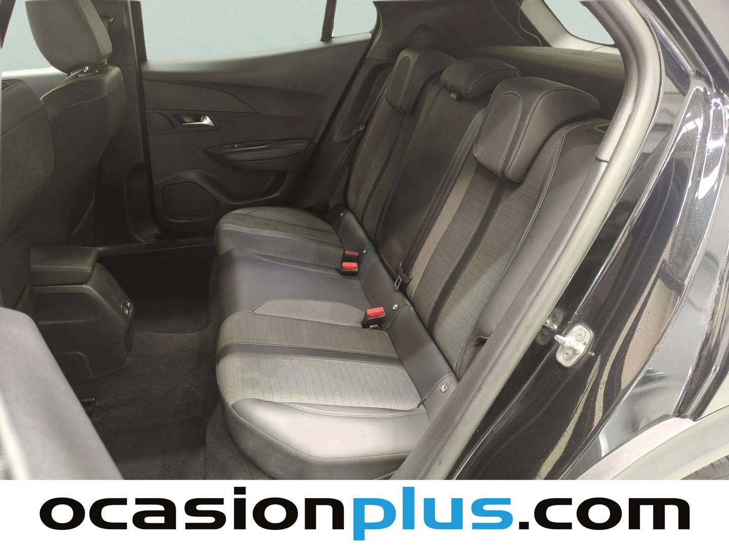 Foto asientos traseros Peugeot 2008 Peugeot 2008 BlueHDi 130 S&S Allure EAT8 96 kW (130 CV)