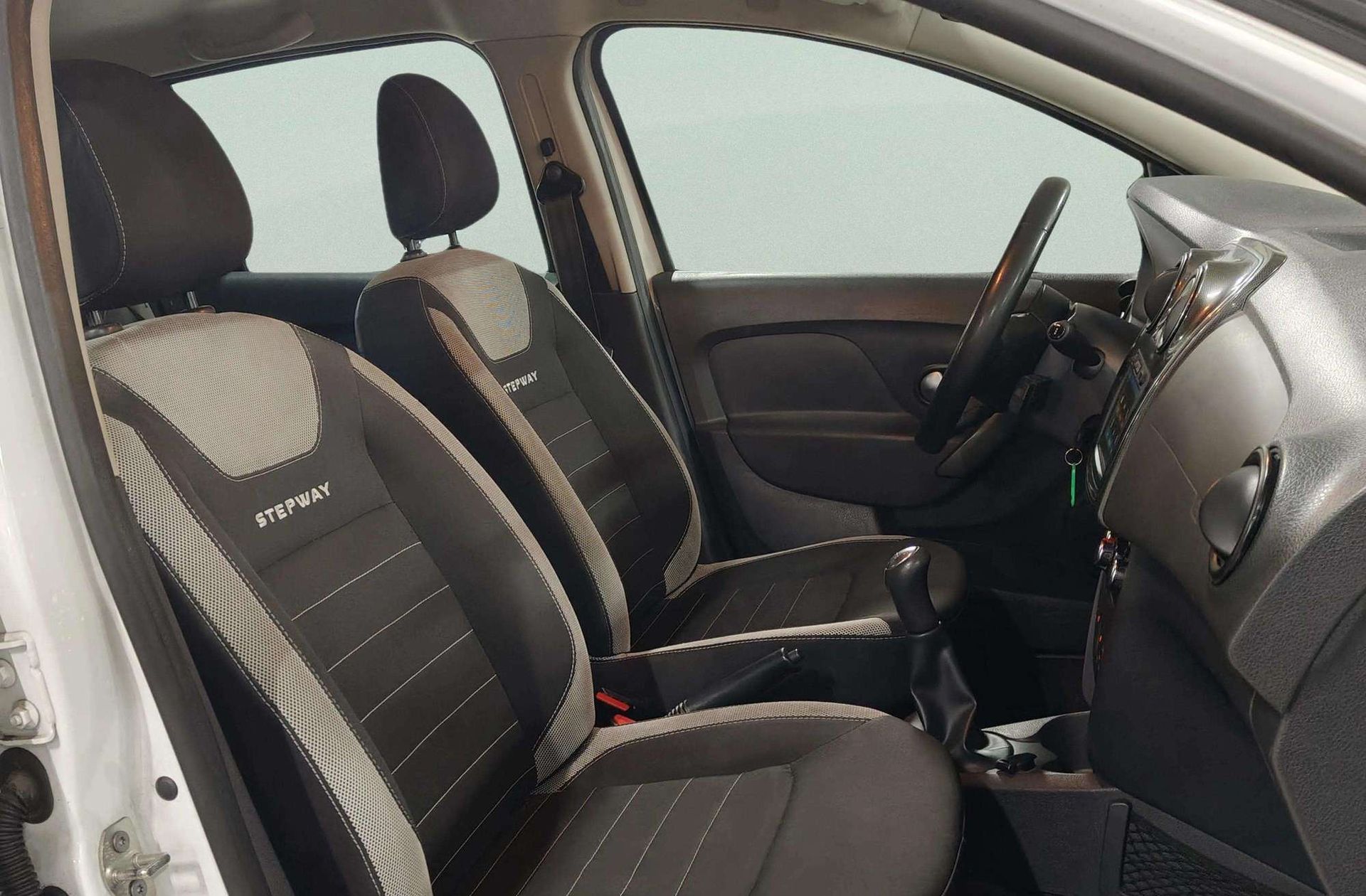 Dacia Sandero Stepway Comfort TCe - foto 17