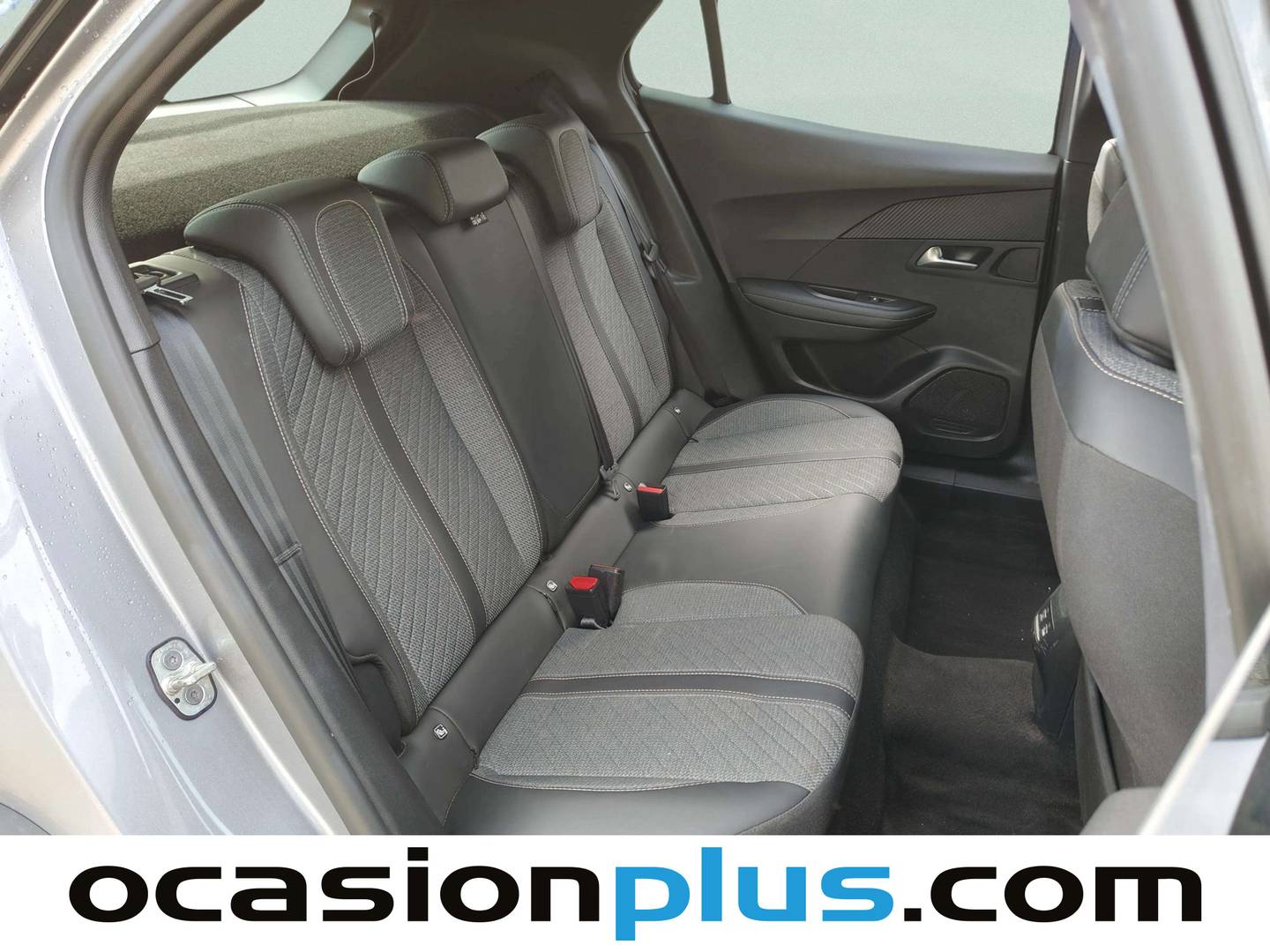 Foto Peugeot 2008 Peugeot 2008 Allure Hybrid eDCS6 (136 CV)