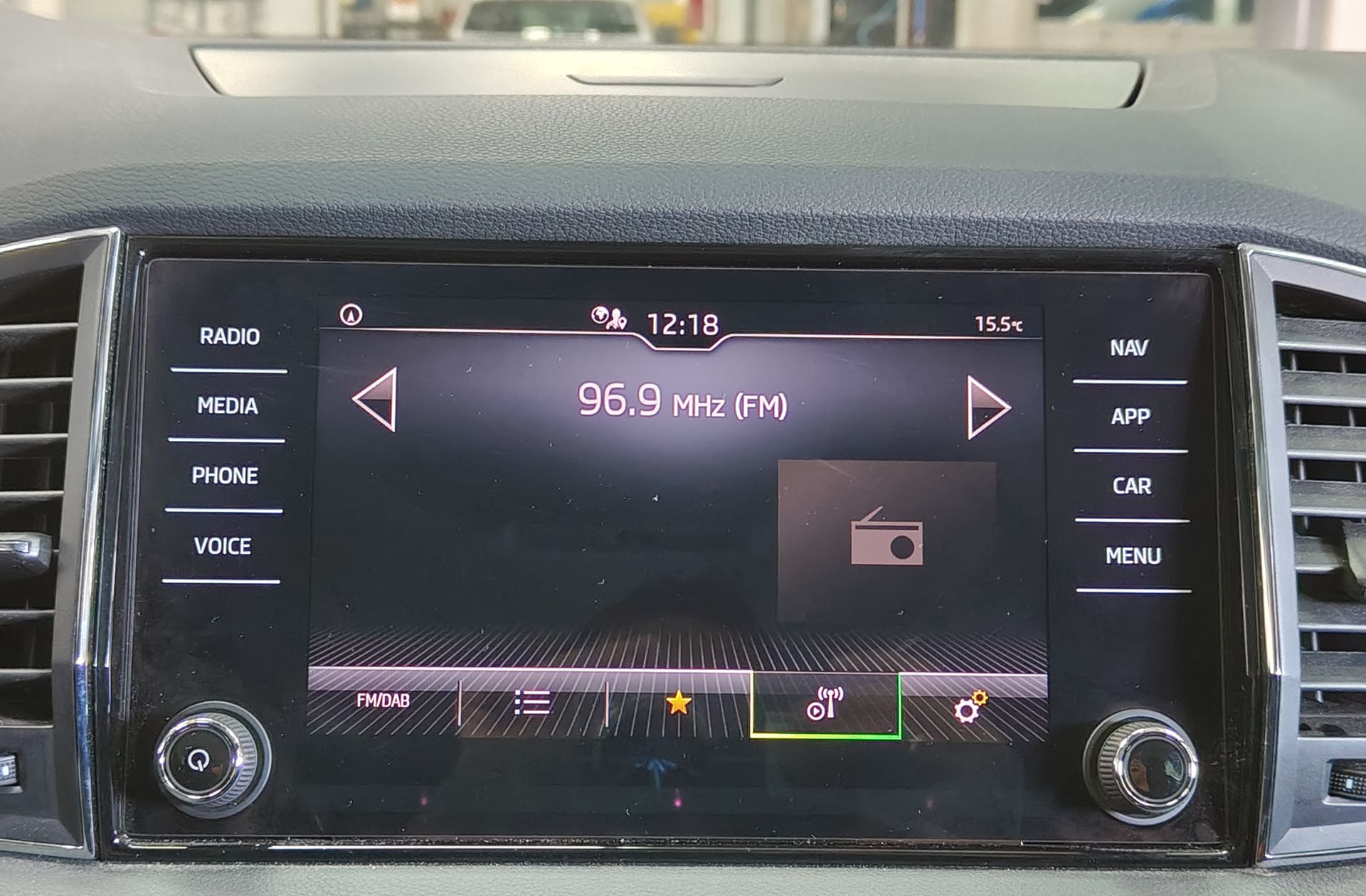 Škoda Karoq 2.0 TDI Selection - foto 33