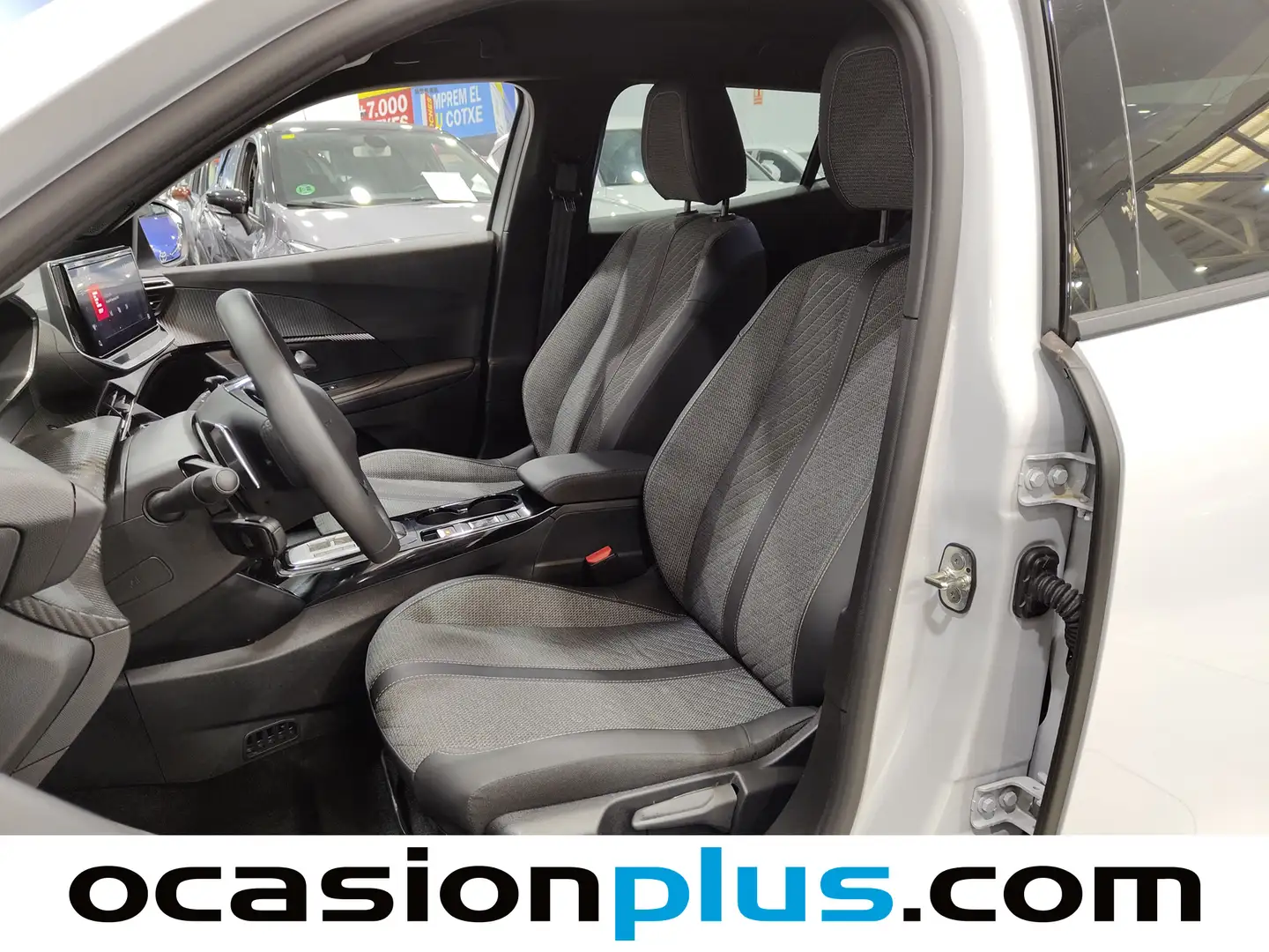 Foto Peugeot 2008 Peugeot 2008 Allure Hybrid eDCS6 (136 CV)