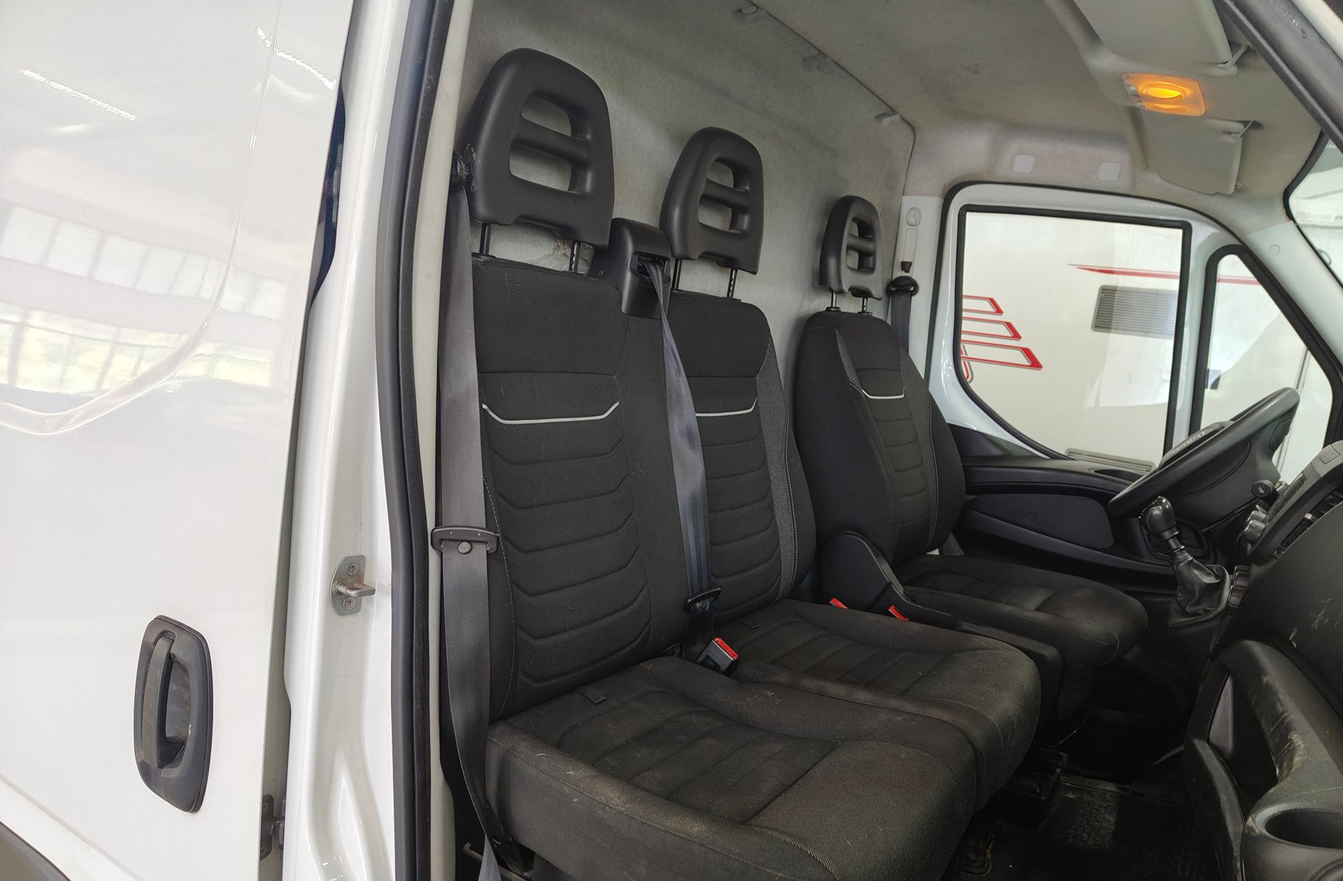 Iveco Daily Furgon 35S 16 V 3520L/H2 - foto 12