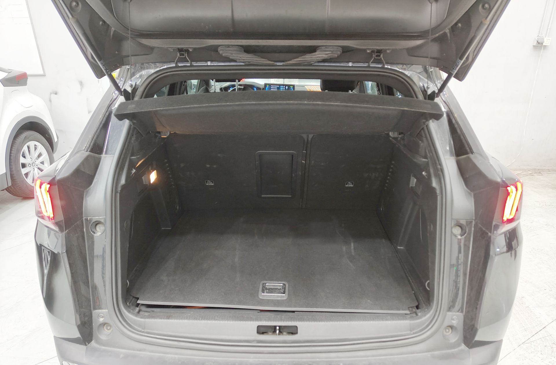 Peugeot 3008 300 Allure Pack e-EAT8 - foto 17