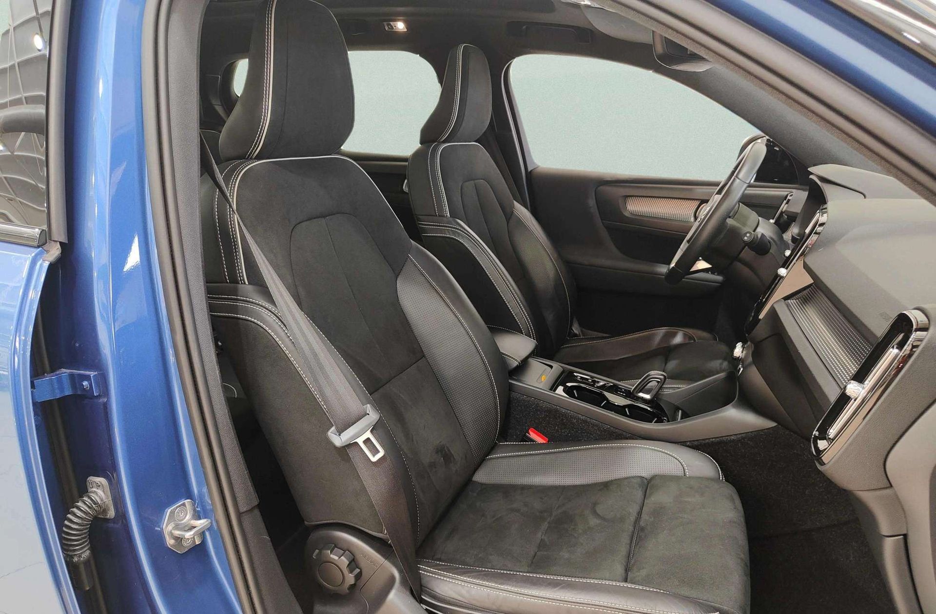 Volvo XC40 T4 R-Design - foto 20
