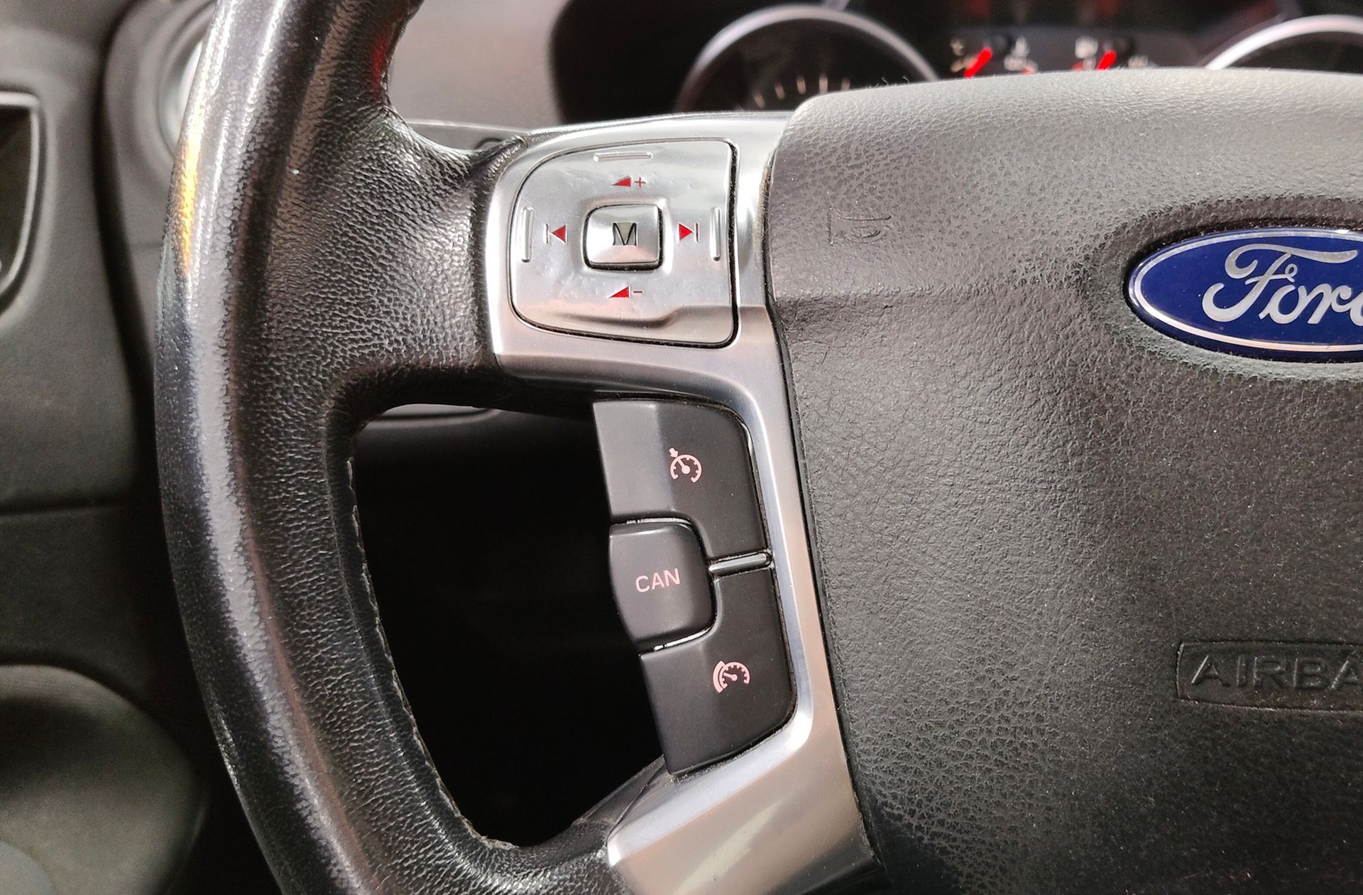 Ford Mondeo SportBreak 2.0 TDCi Limited Edition - foto 23
