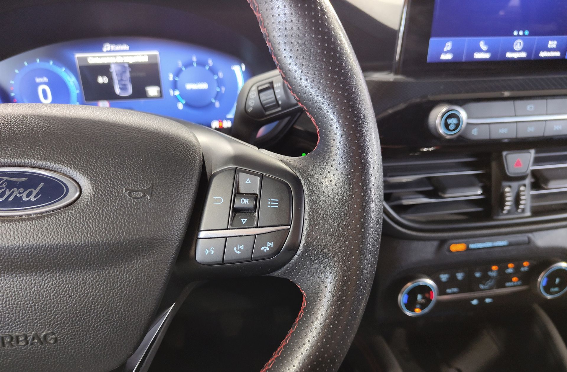 Ford Kuga 1.5 EcoBoost ST-Line - foto 32