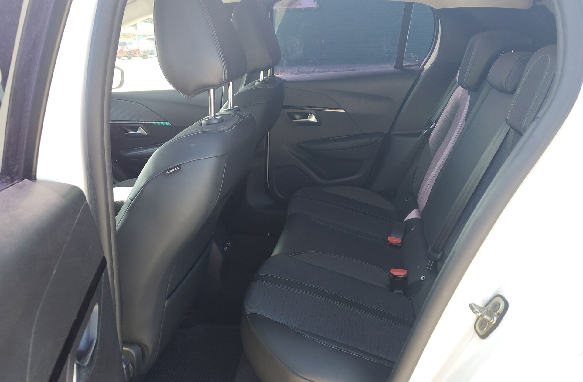 Peugeot 208 PureTech 100 Allure - foto 10