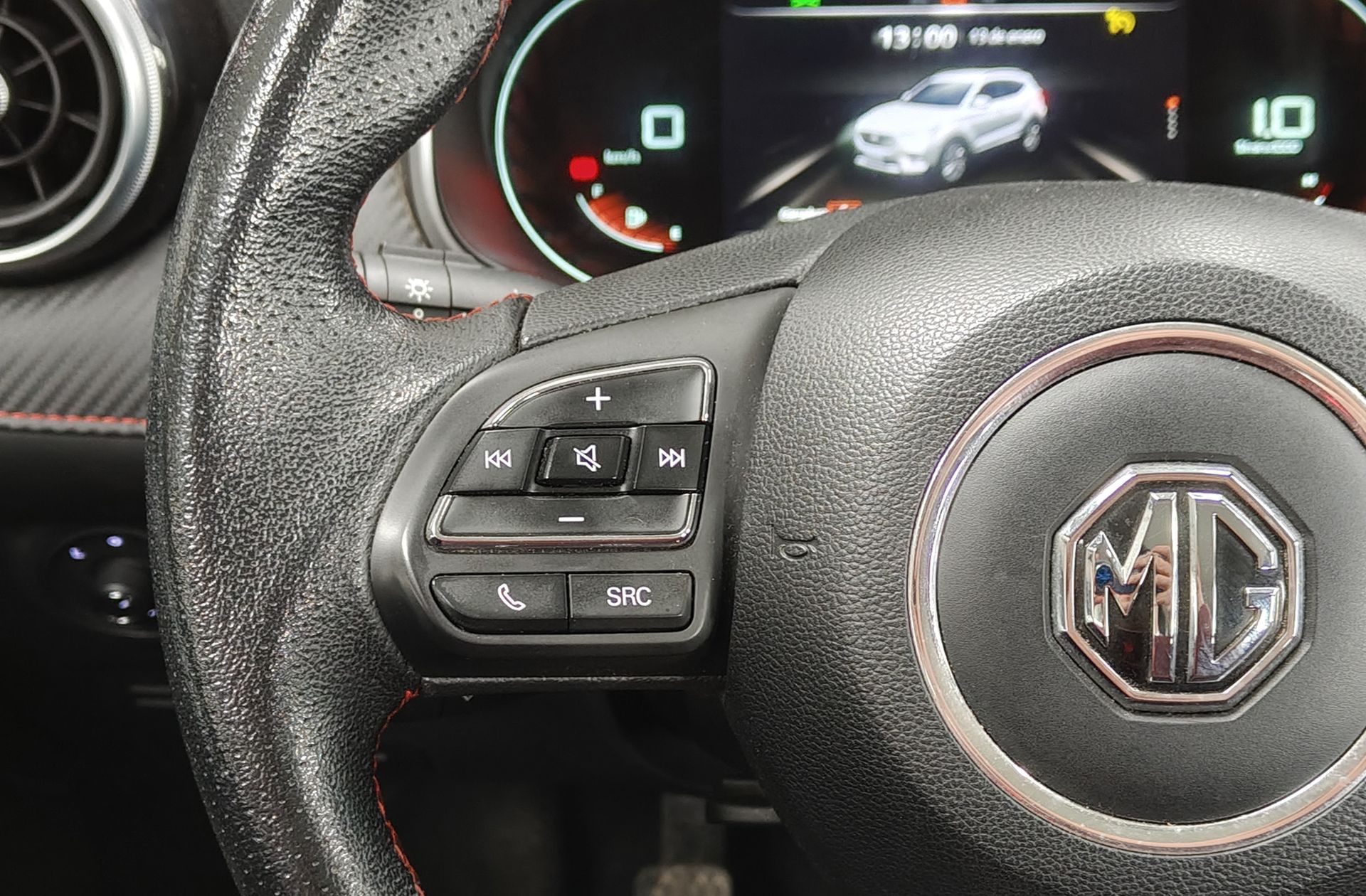 MG ZS 1.0T Luxury - foto 29