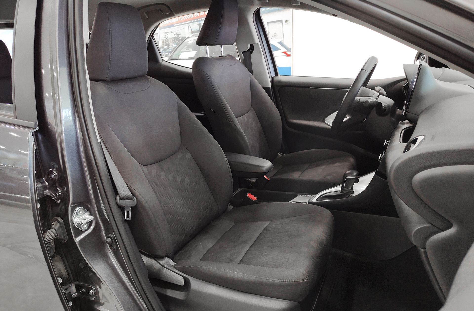 Toyota Yaris 120H Active Plus - foto 17