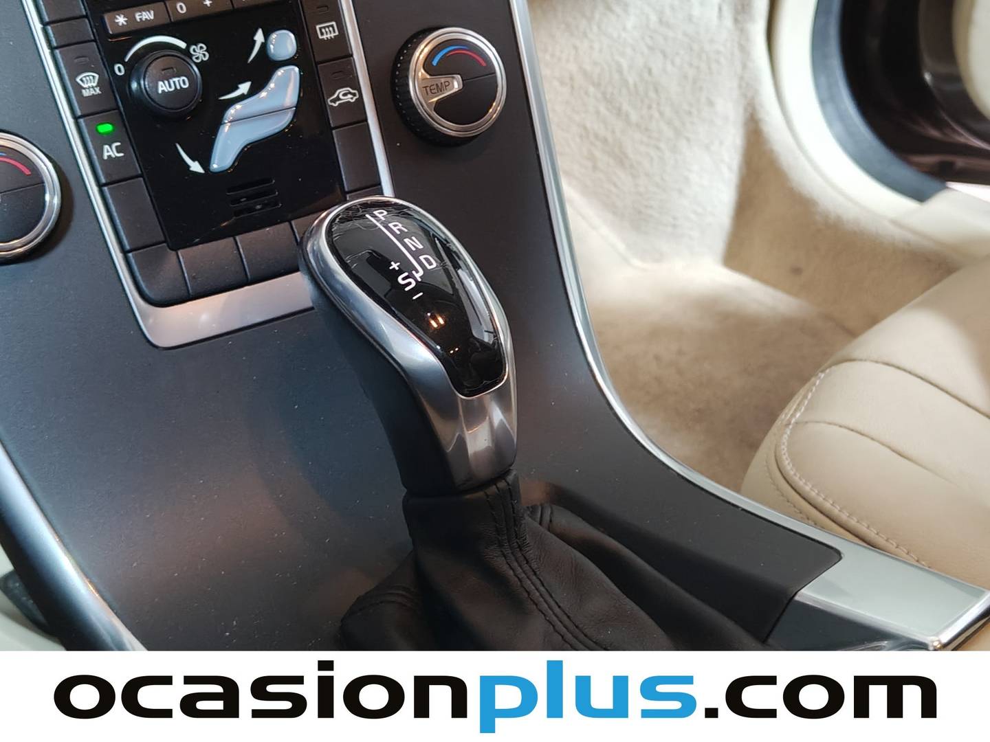 Foto Volvo XC60 Volvo XC60 D3 Kinetic Auto (136 CV)