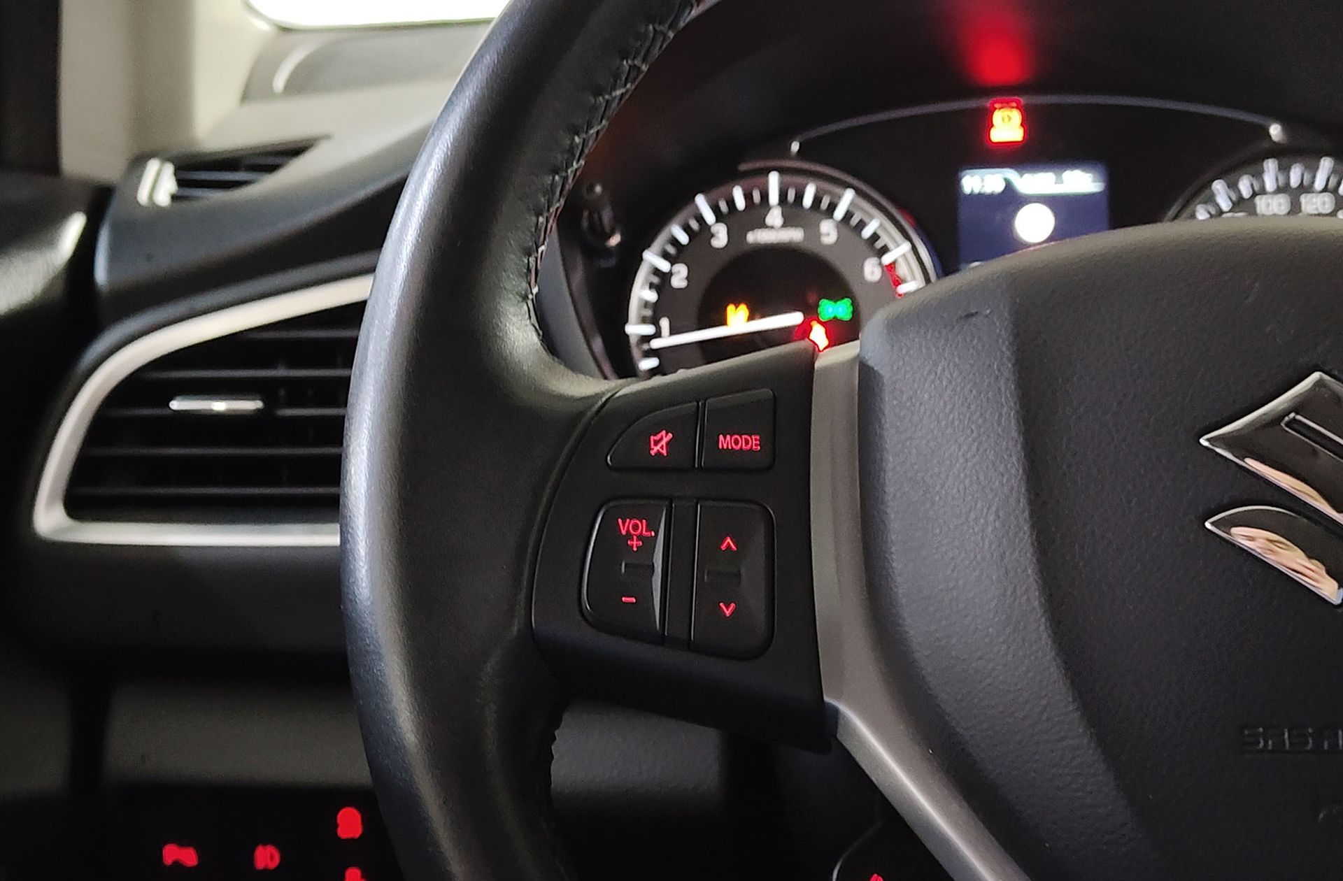 Suzuki S-Cross 1.4T Mild Hybrid S2 4WD - foto 30