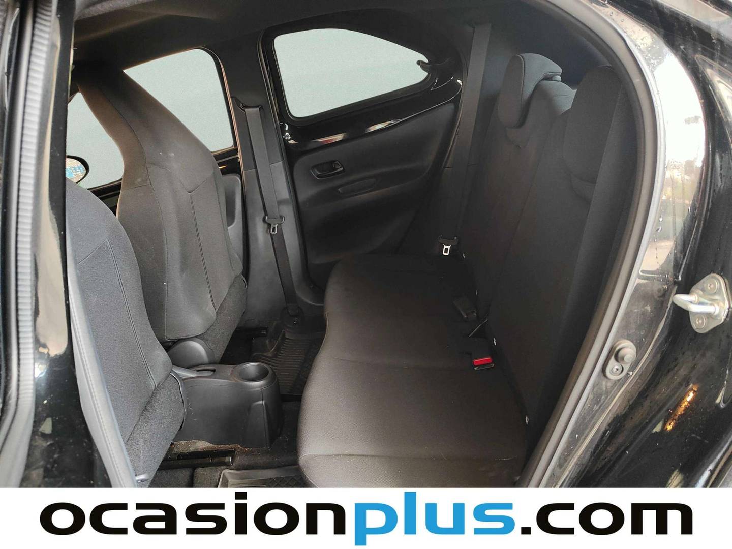 Foto asientos traseros Toyota Aygo X Cross Toyota Aygo X Cross 1.0 VVT-I Play (72 CV)